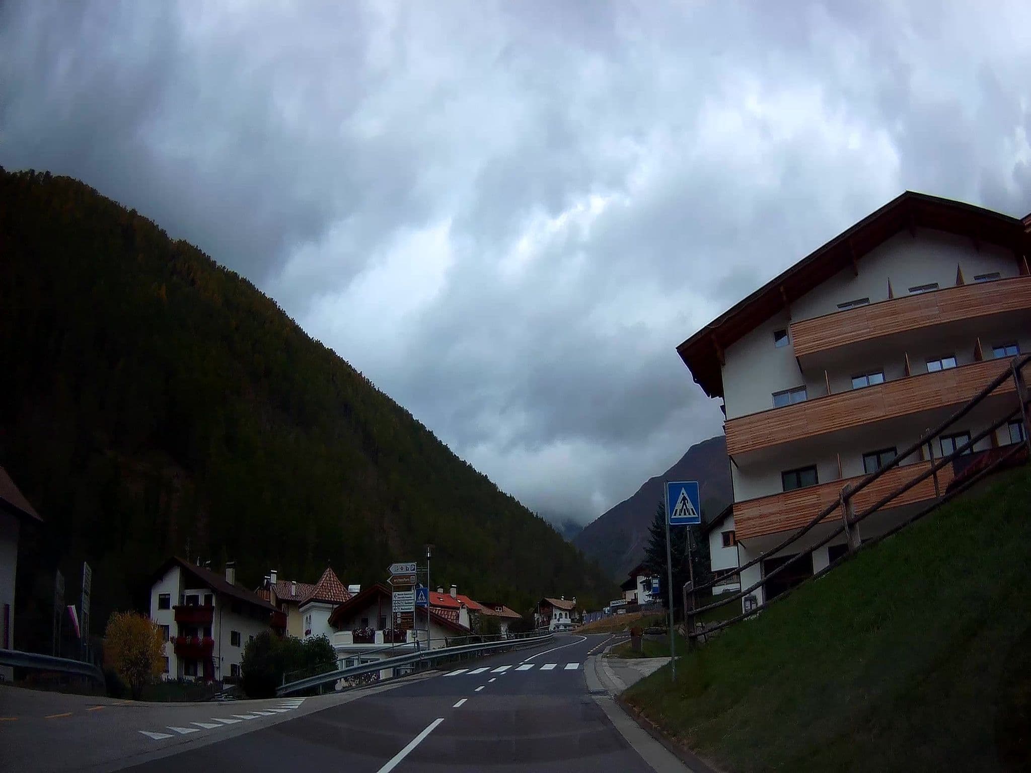 Street view near Schwarzer Adler - Adlernest, Senales — © fuchserl (CC BY-SA · Mapillary)