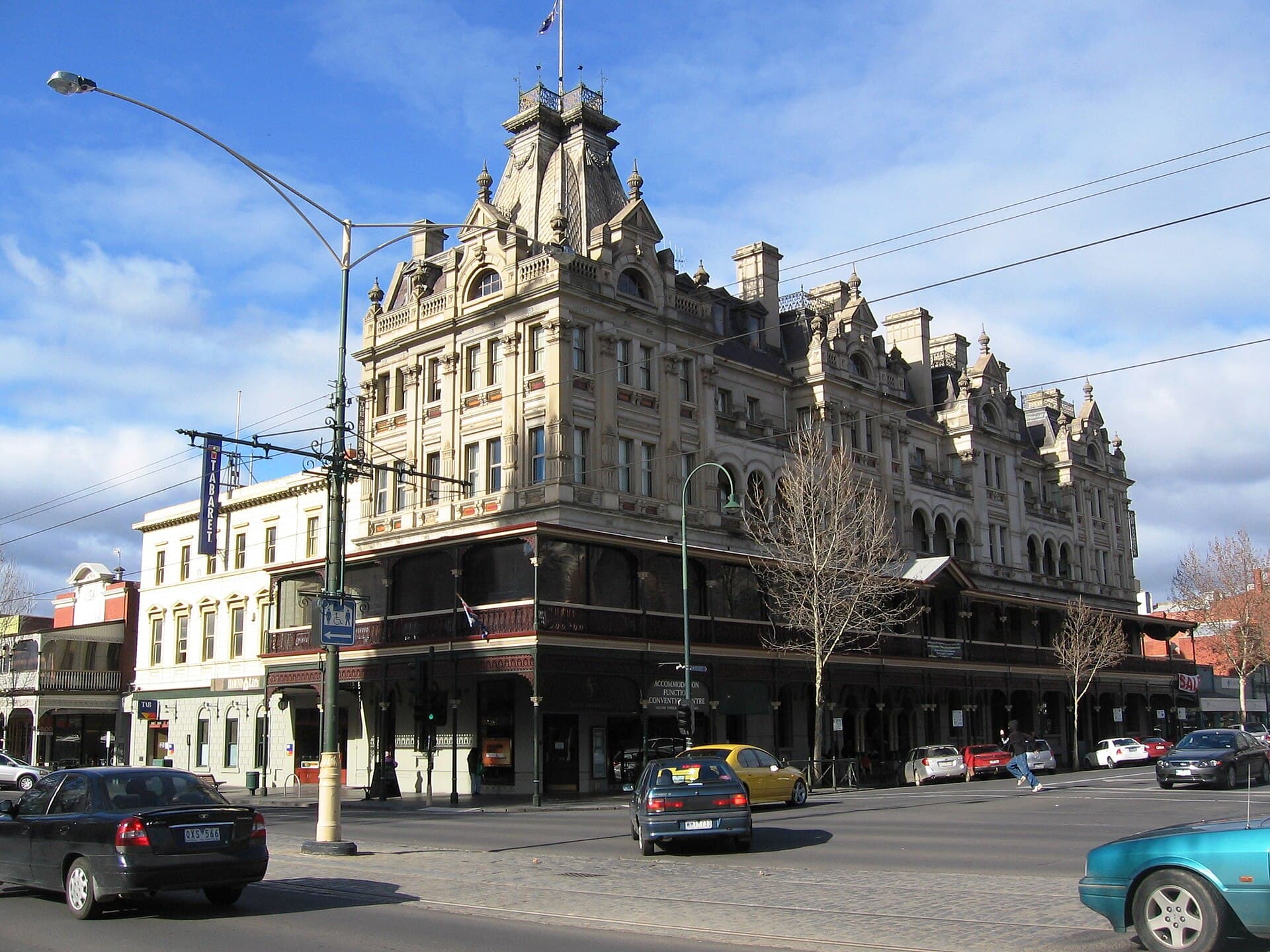 Shamrock Hotel (via Wikimedia Commons, CC BY-SA 3.0)