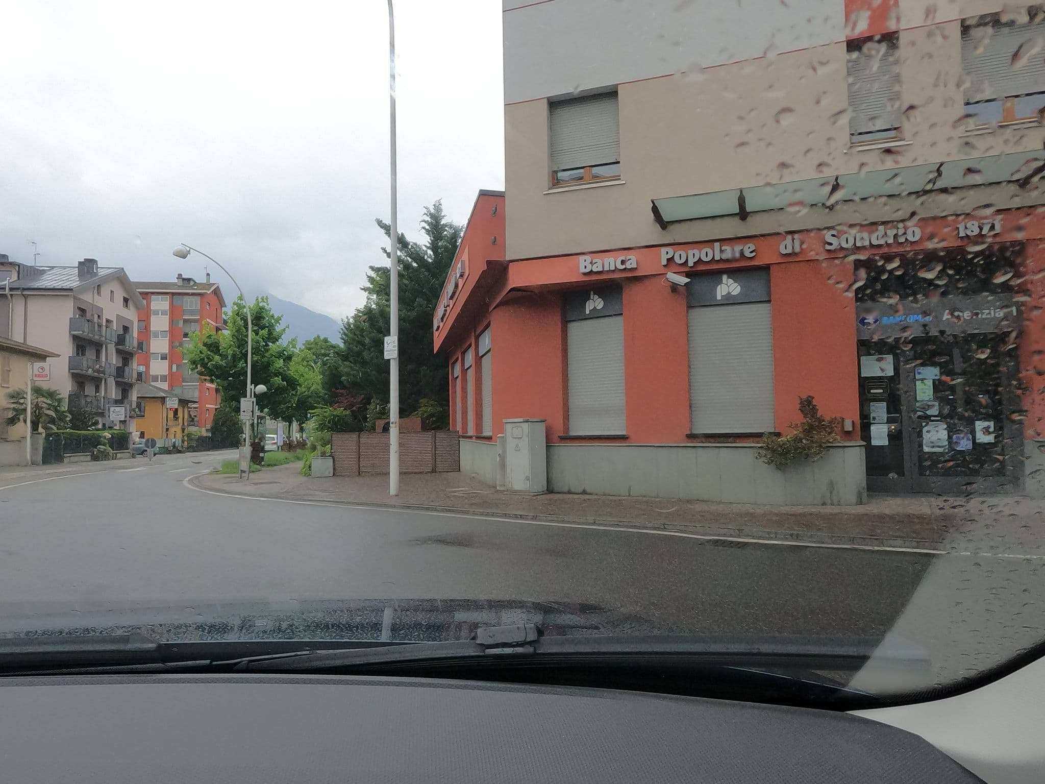 Street view near Vitttoria, Sondrio — © borovac (CC BY-SA · Mapillary)