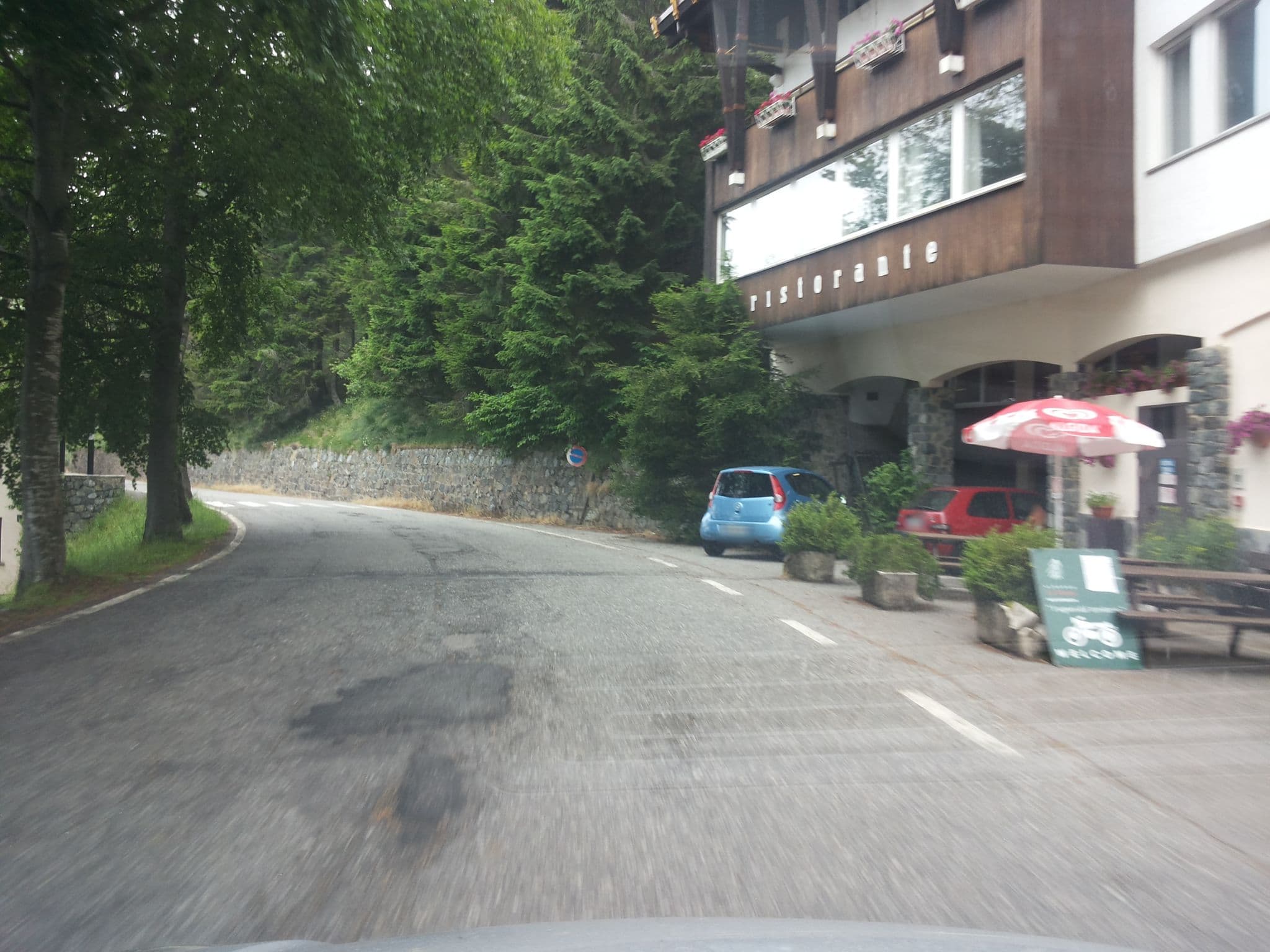 Street view near Albergo La Pineta, Mosso Santa Maria — © musuruan (CC BY-SA · Mapillary)
