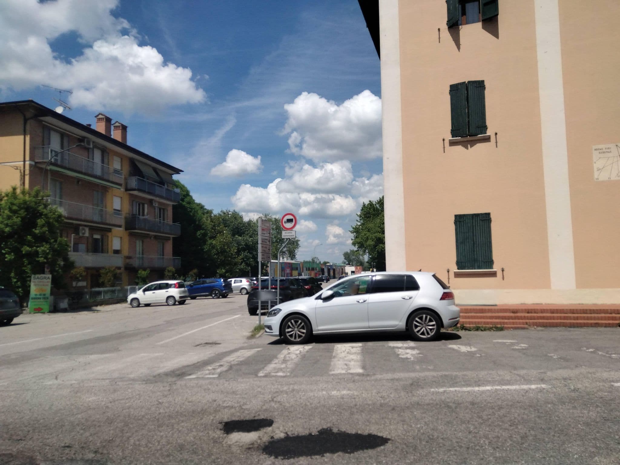 Street view near Hotel Bentivoglio, Bentivoglio — © mircozorzo (CC BY-SA · Mapillary)