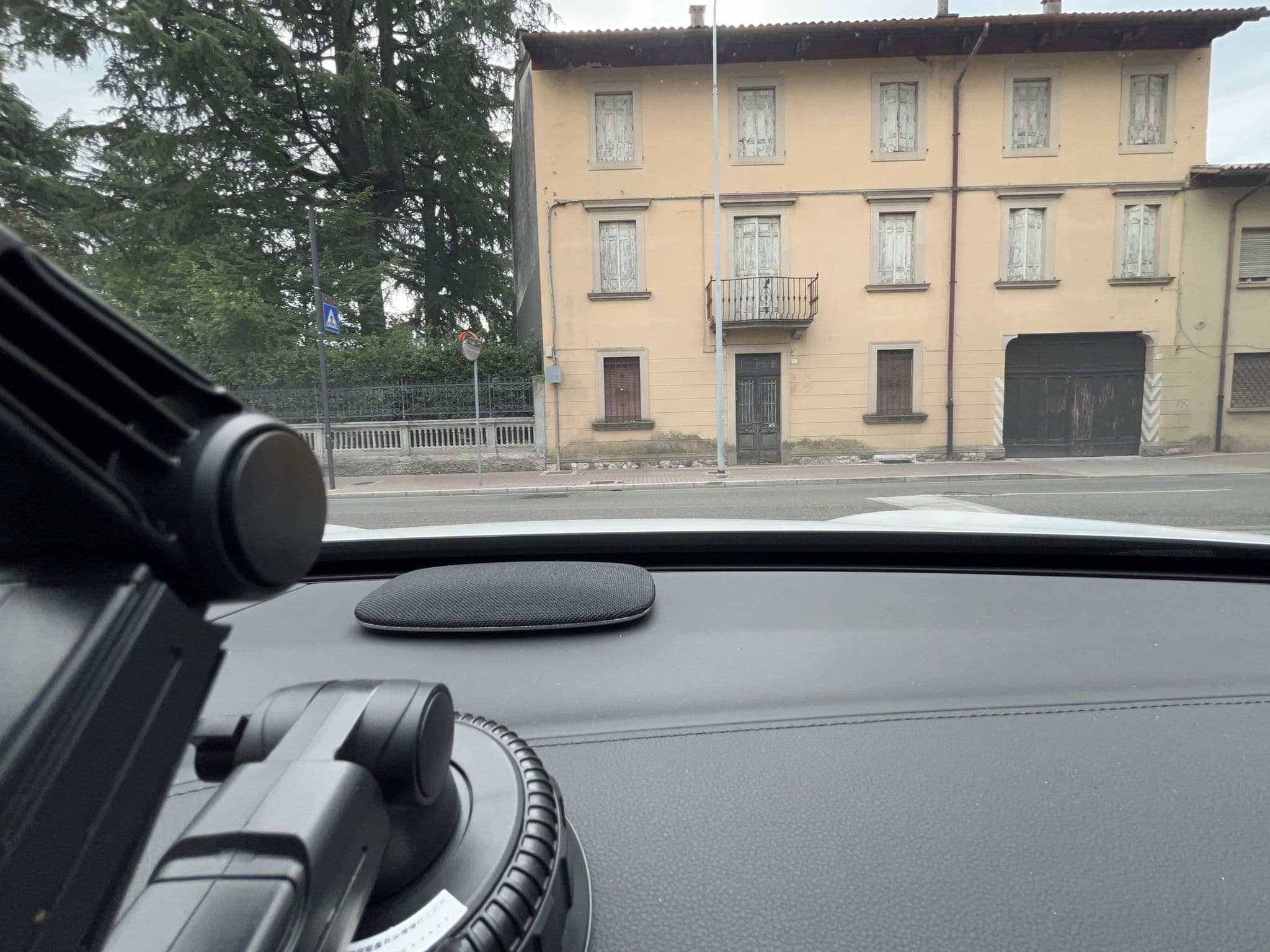 Street view near Hotel Clocchiatti Next, Udine — © lin_wang (CC BY-SA · Mapillary)