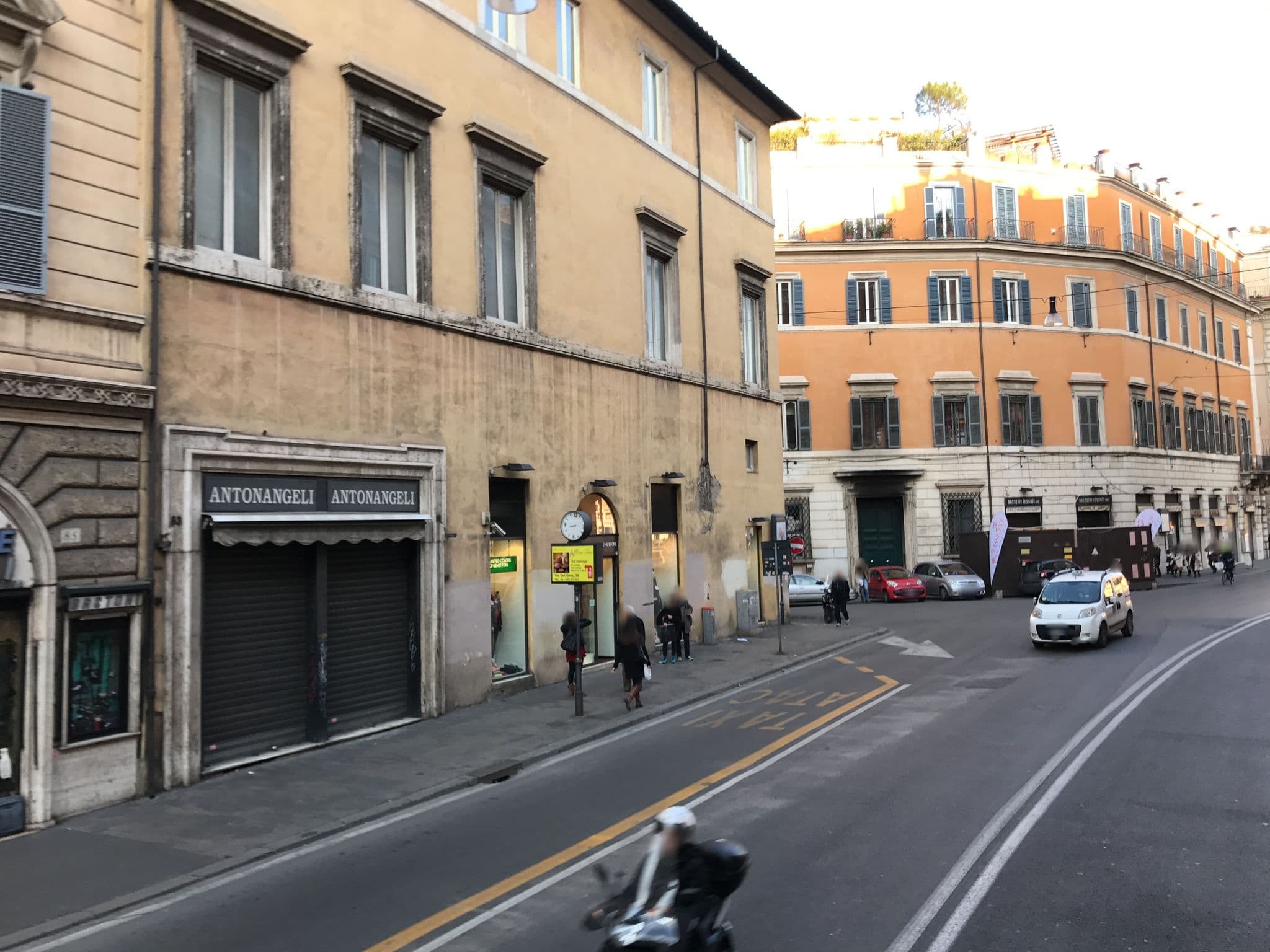 Street view near Hotel Tiziano, Parione — © fundacja_geolife (CC BY-SA · Mapillary)