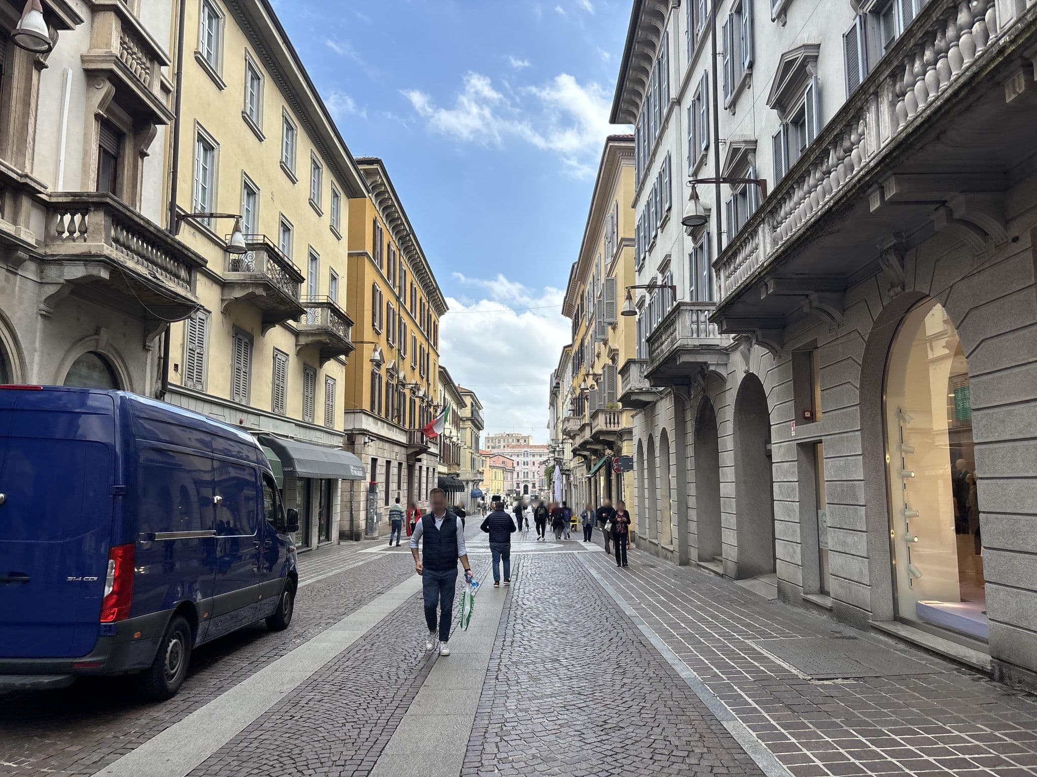 Street view near Albergo Ristorante Fantello, Monza — © robot8a (CC BY-SA · Mapillary)
