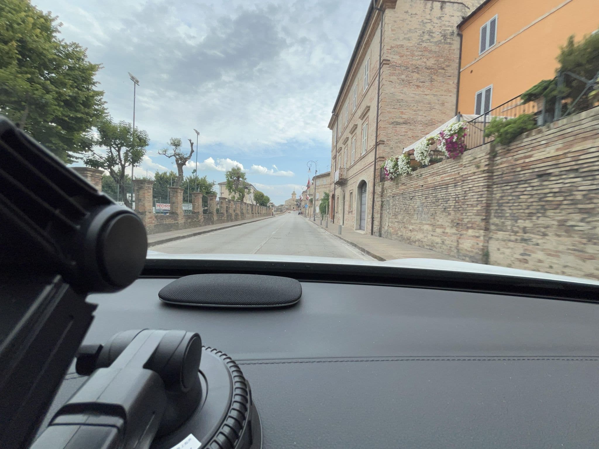Street view near B&B Bon Jour Bonne Nuit, Fermo — © lin_wang (CC BY-SA · Mapillary)