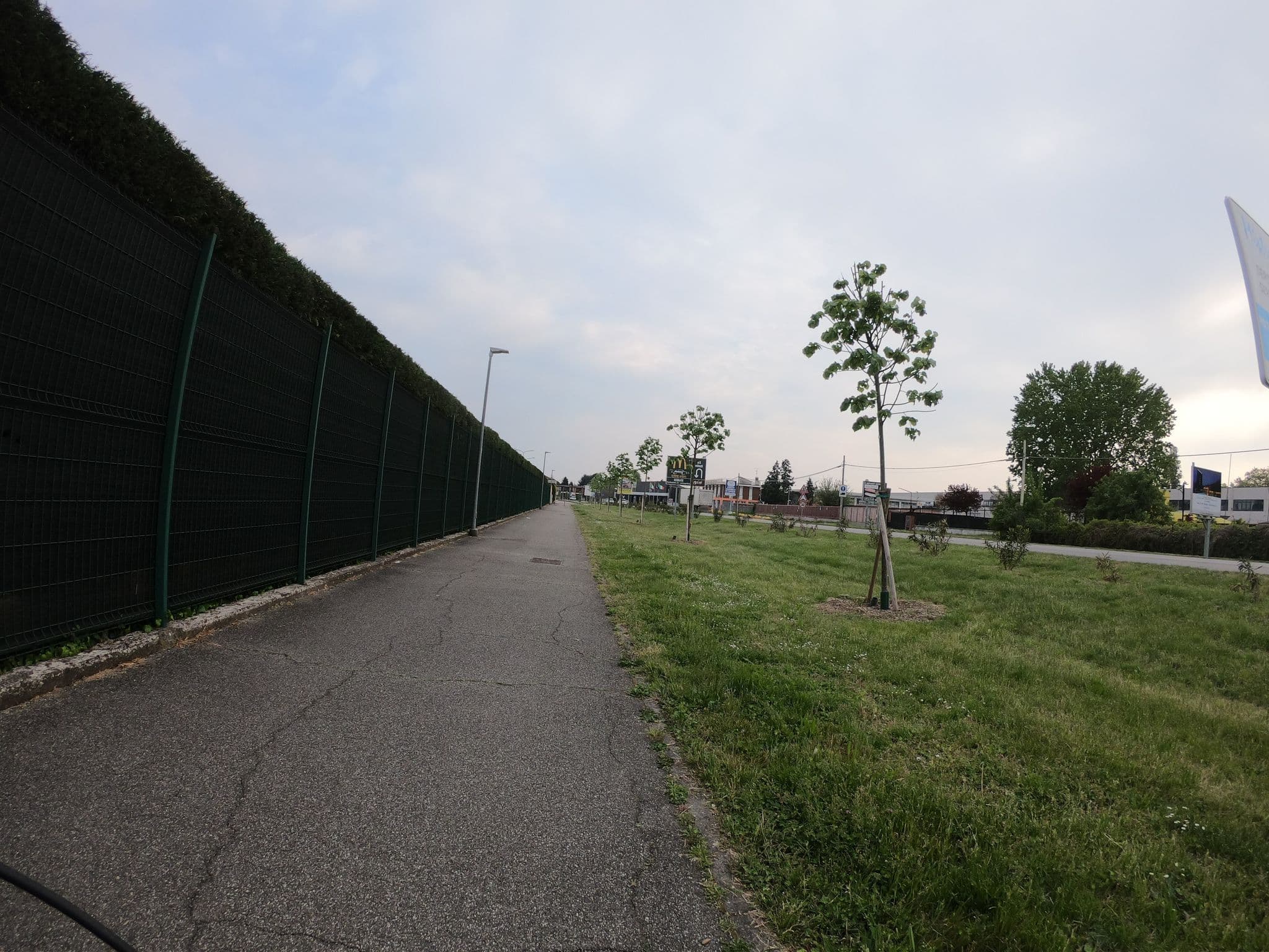 Street view near Maxim hotel - motel, Mezzate — © marcuscalabresus (CC BY-SA · Mapillary)