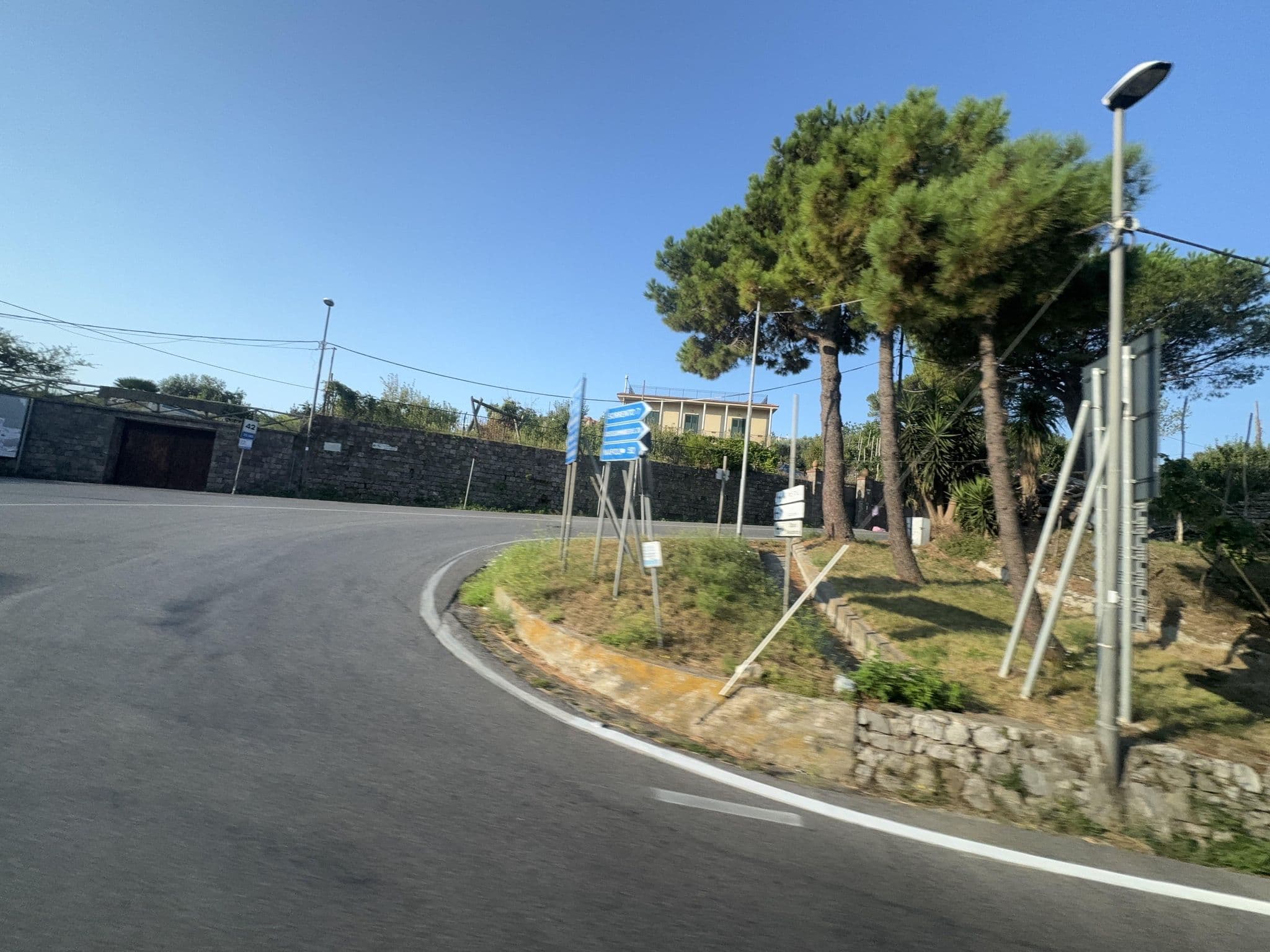 Street view near Royal Hills, Piano di Sorrento — © mapconcierge (CC BY-SA · Mapillary)