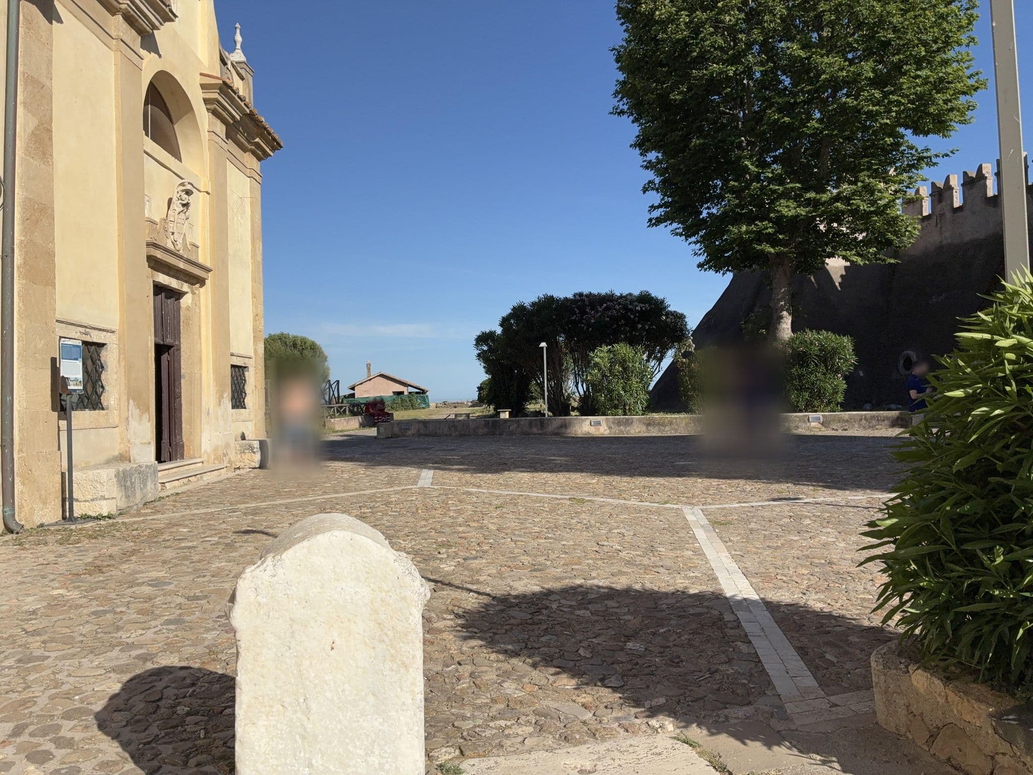 Street view near Castello di Santa Severa, Santa Marinella — © panbauletto (CC BY-SA · Mapillary)