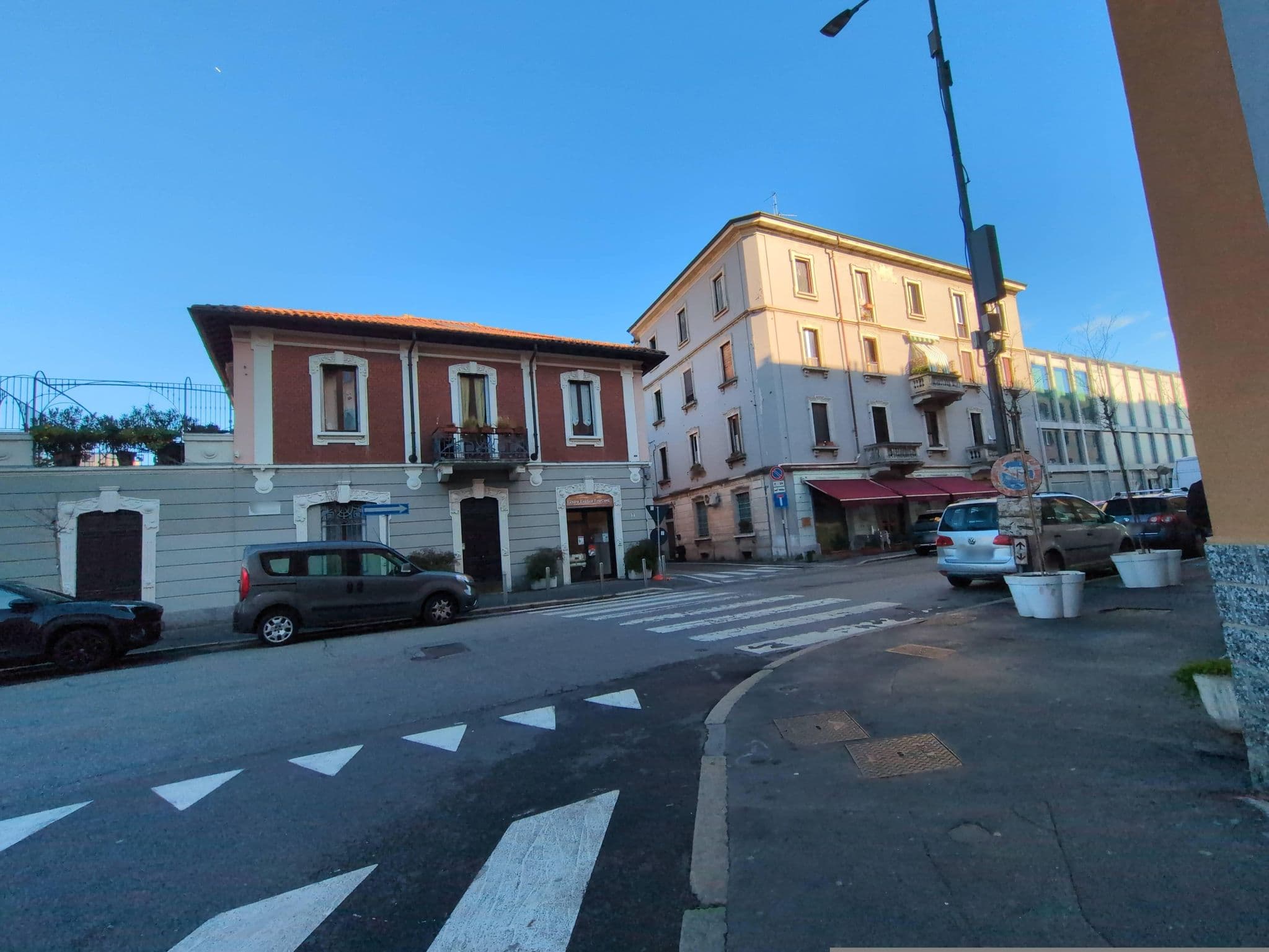 Street view near Hotel Amico, Quarto Oggiaro — © jacopofar (CC BY-SA · Mapillary)