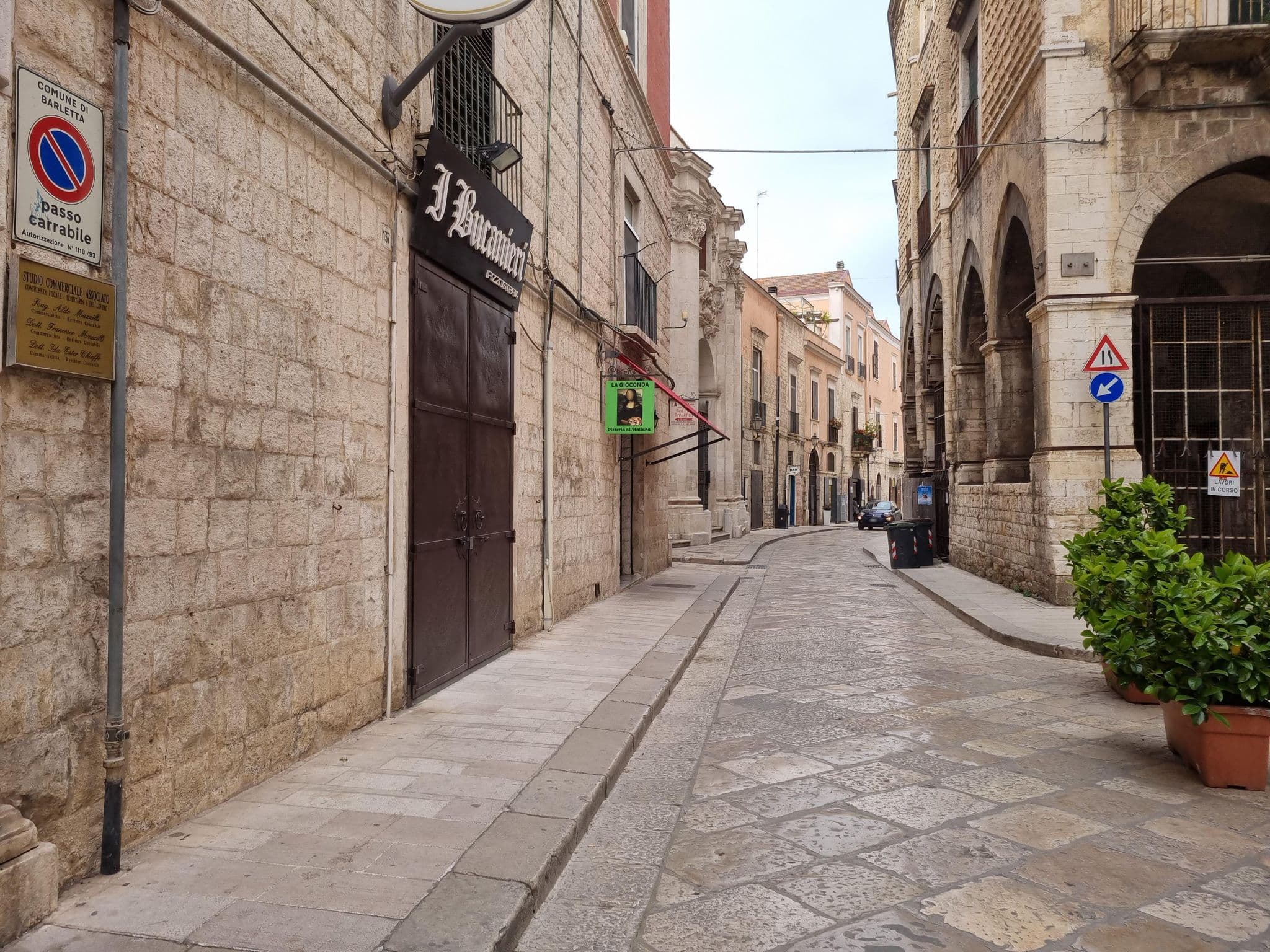 Street view near Milcovich Suites, Barletta — © drewh01 (CC BY-SA · Mapillary)