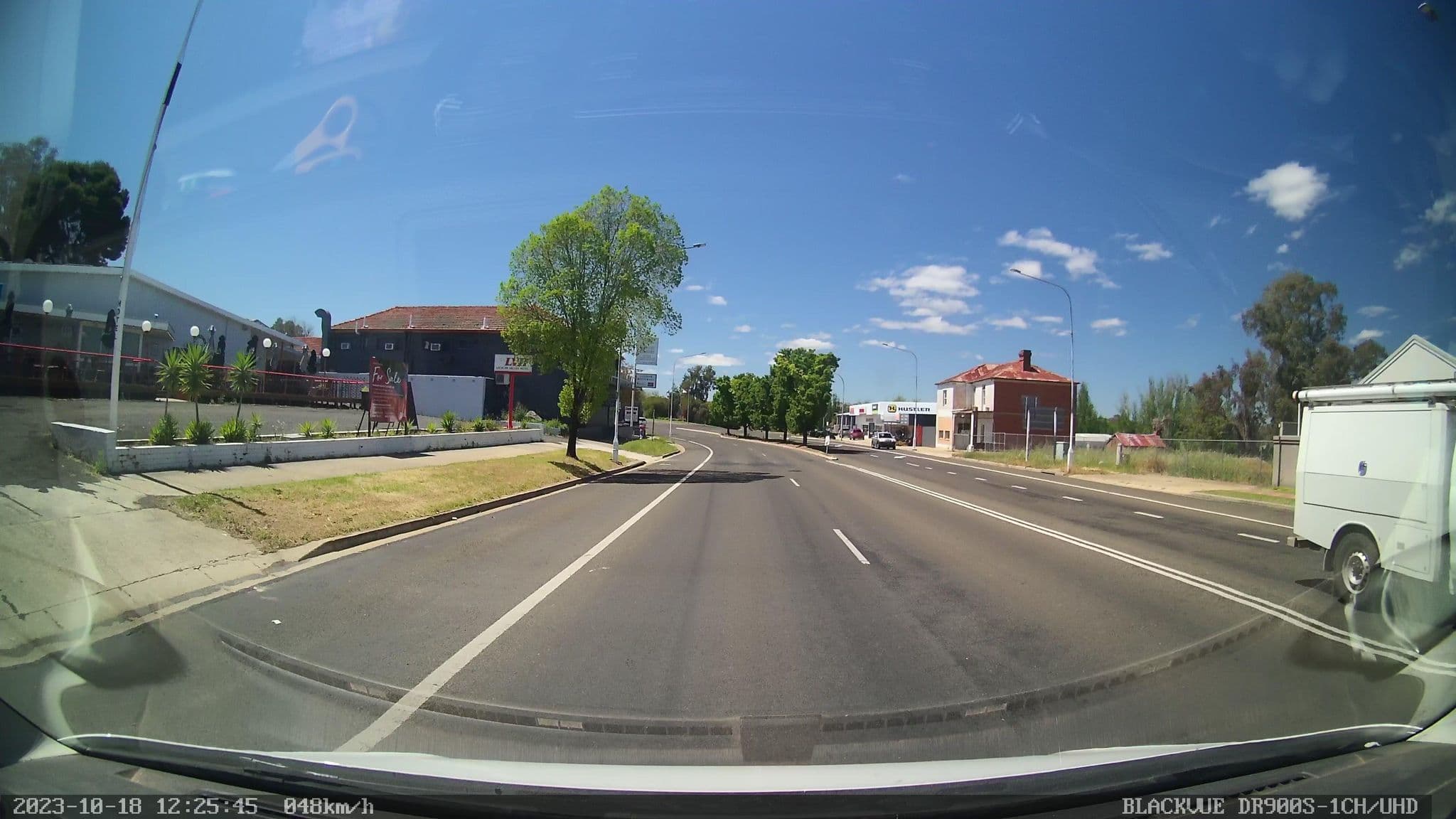 Street view near The Valley Motor Inn, Cowra — © bob3bob3 (CC BY-SA · Mapillary)
