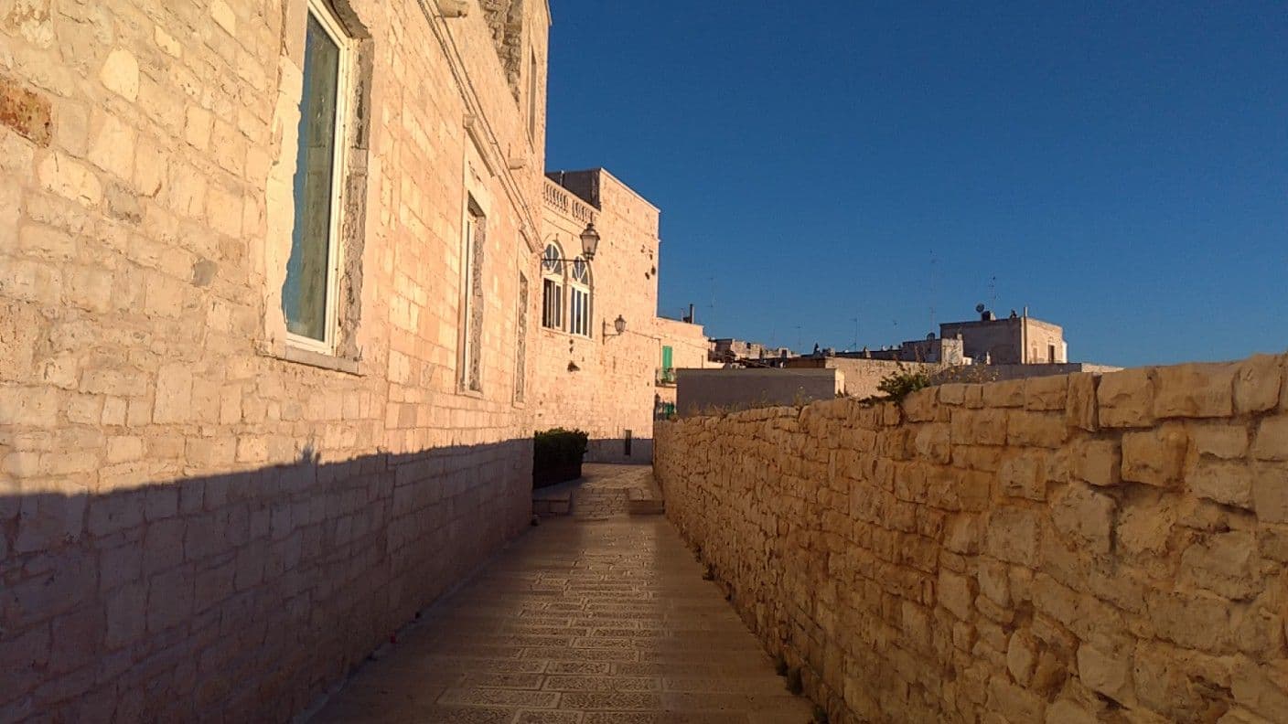 Street view near S. Martin Hotel, Giovinazzo — © msanti (CC BY-SA · Mapillary)