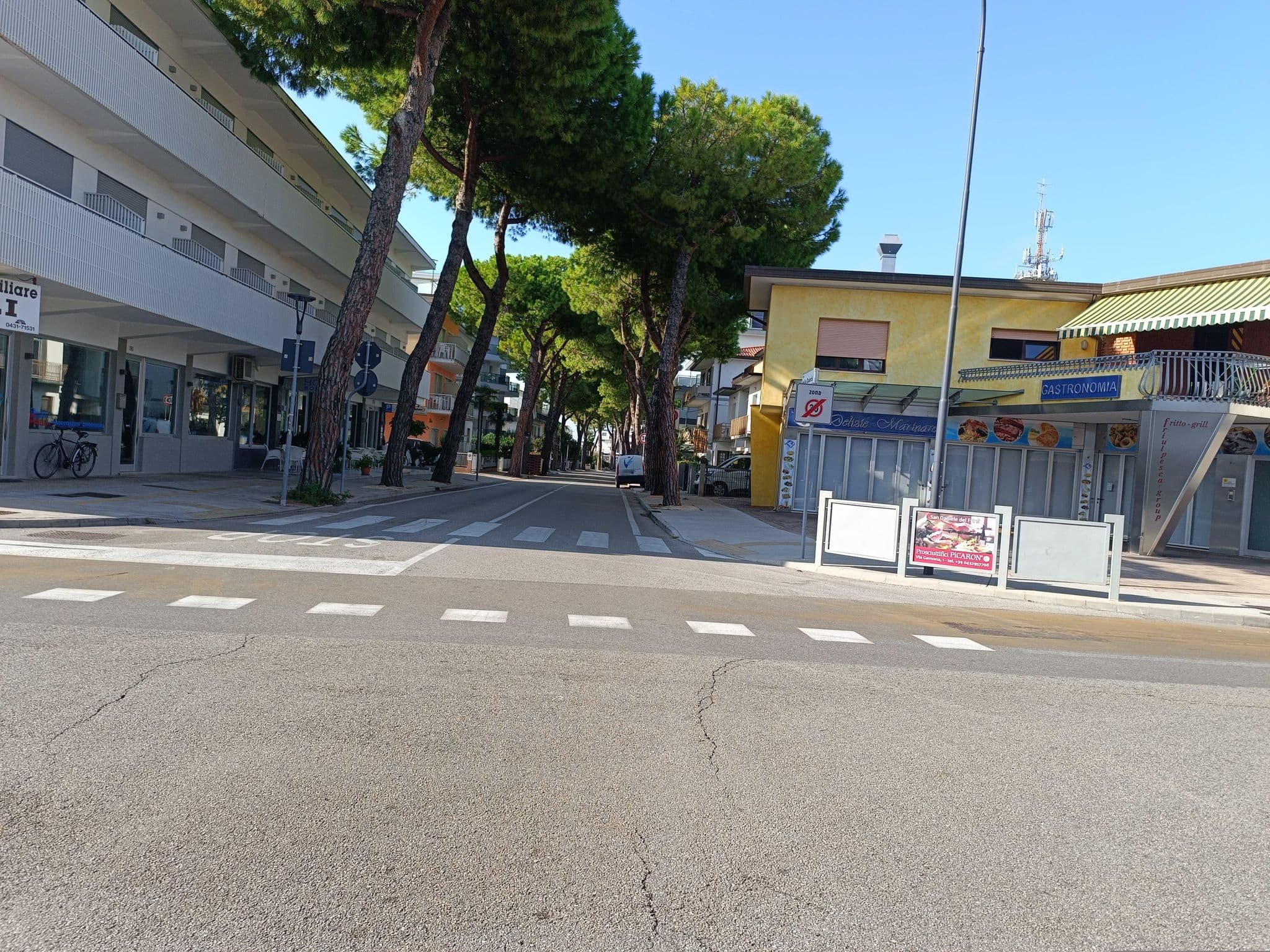 Street view near Elvia, Lignano Sabbiadoro