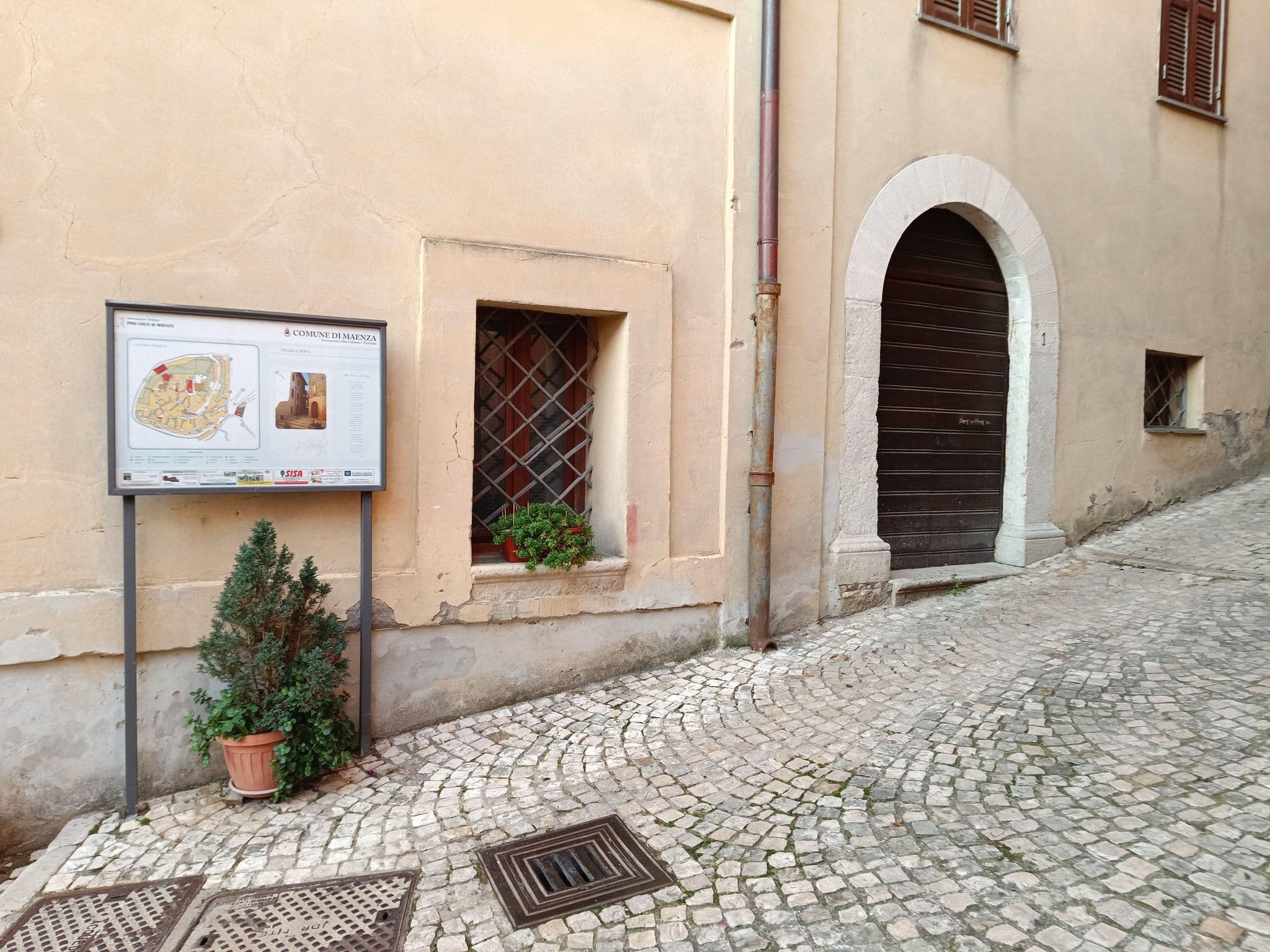 Street view near Ostello San Tommaso D´Aquino, Maenza — © odiug (CC BY-SA · Mapillary)