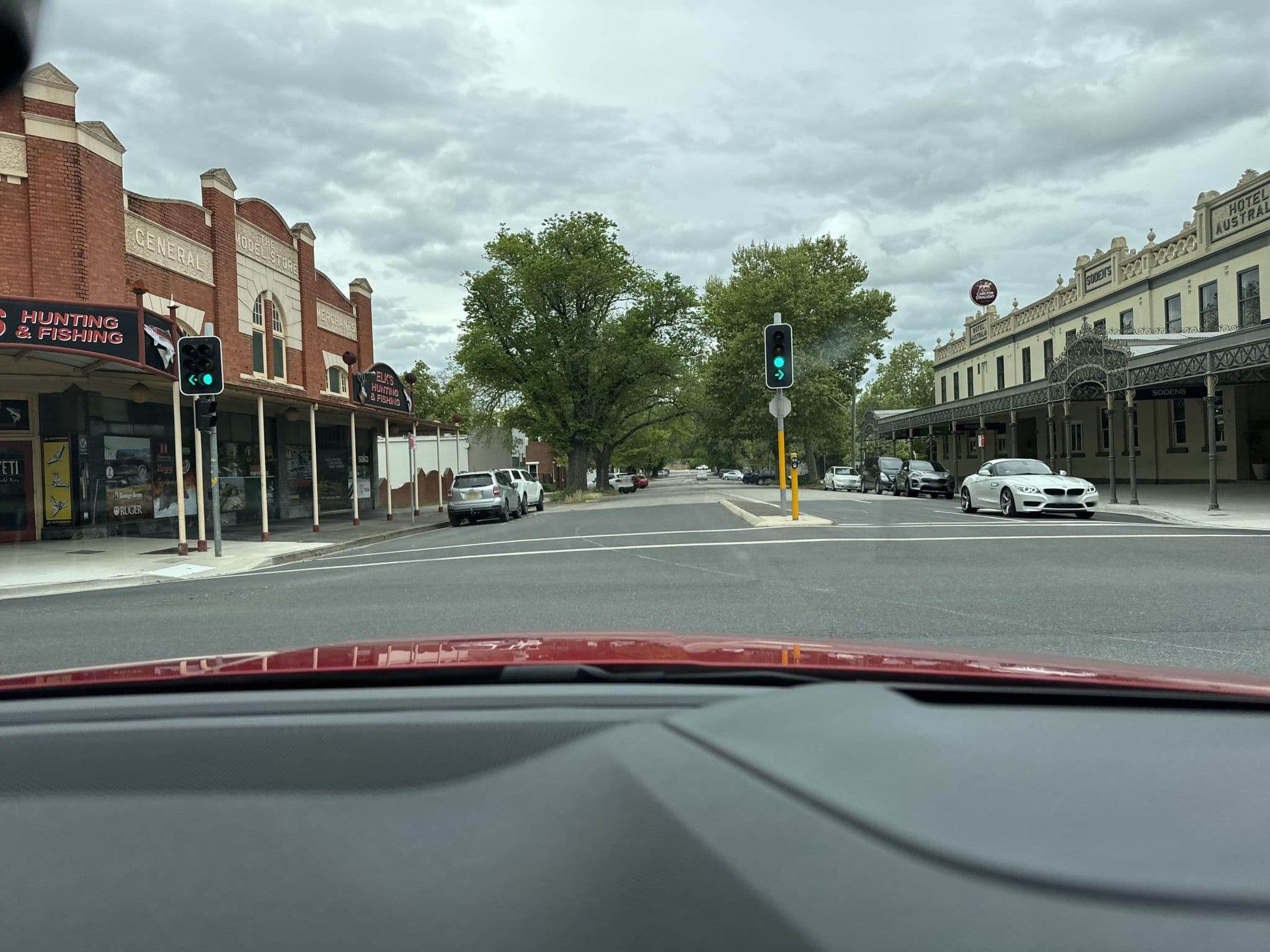 Street view near Albury Townhouse Motel, Albury — © aaaaplay (CC BY-SA · Mapillary)