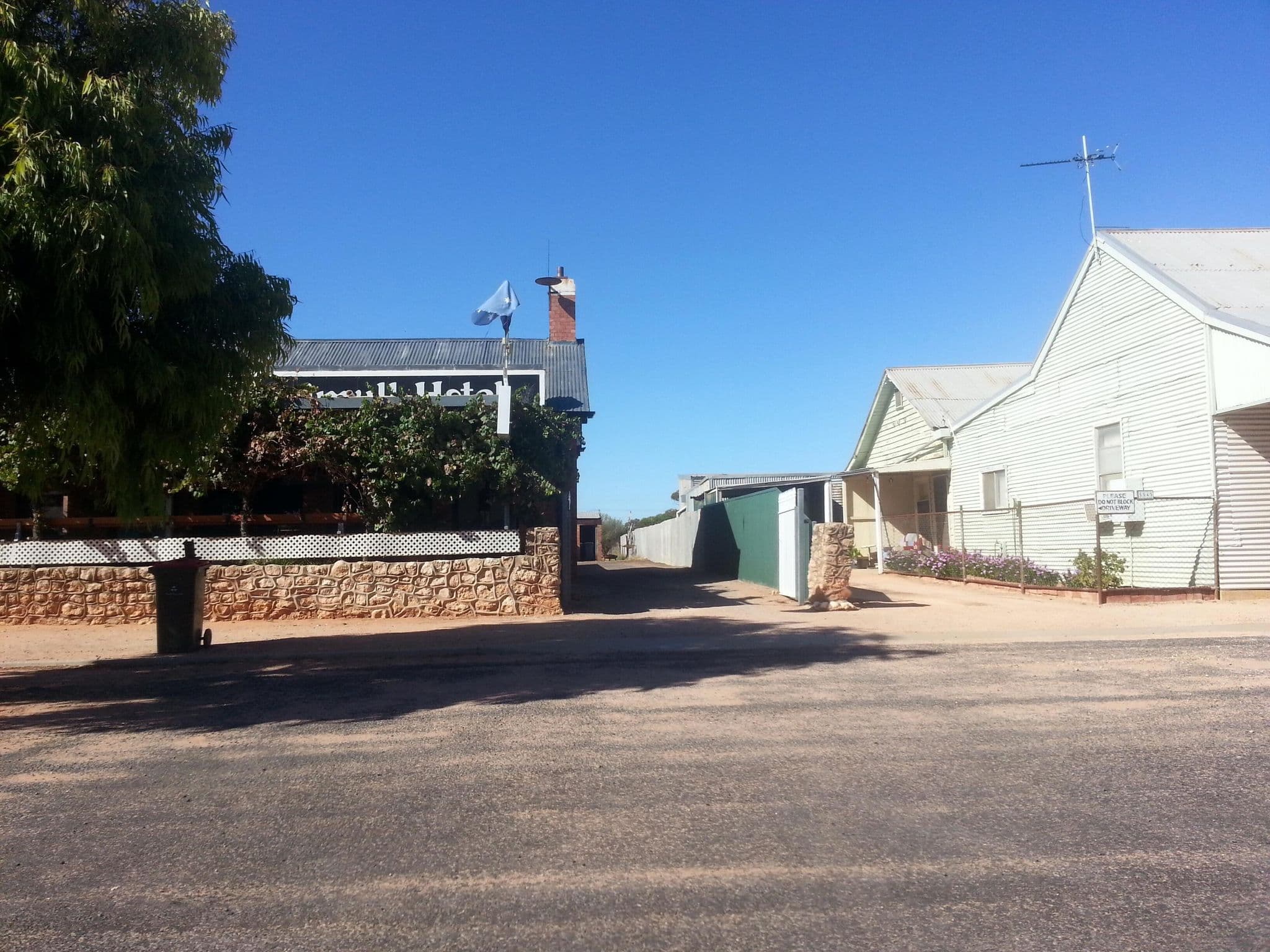 Street view near Werrimull Hotel, Wentworth — © bob3bob3 (CC BY-SA · Mapillary)