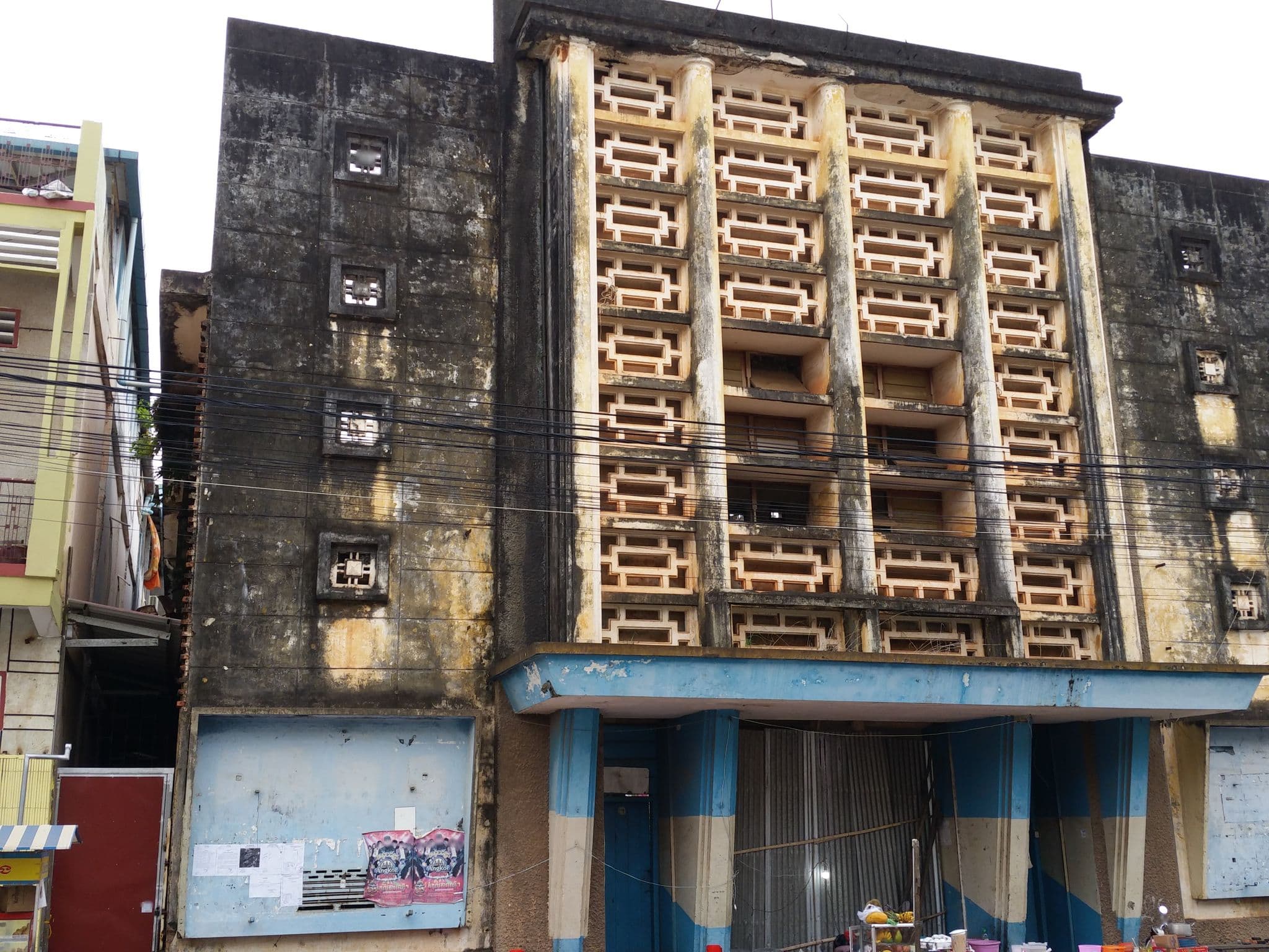 Street view near Hotel Old Cinema, Kampot — © shlublu (CC BY-SA · Mapillary)