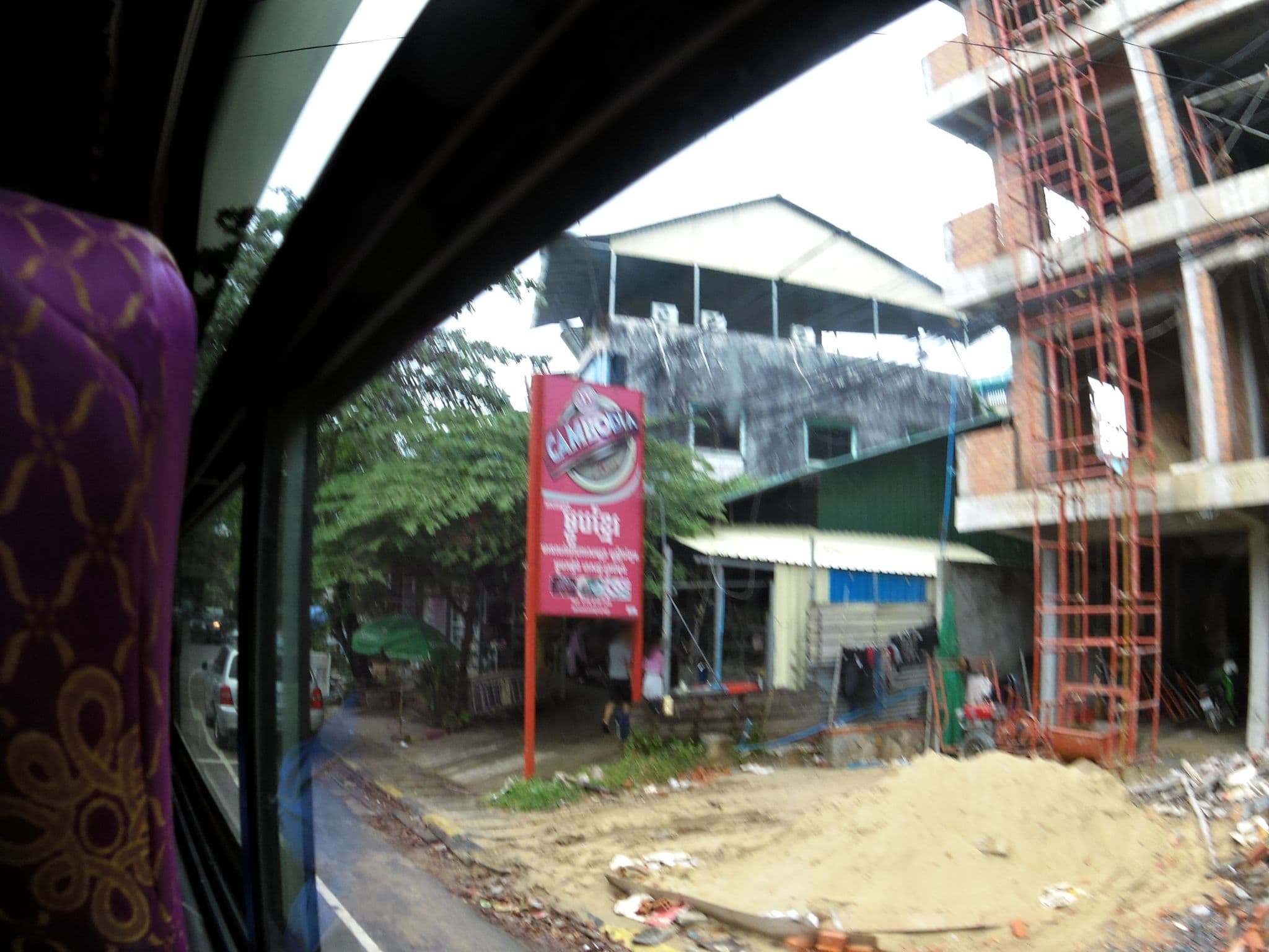 Street view near d'Oceanview, Sihanoukville