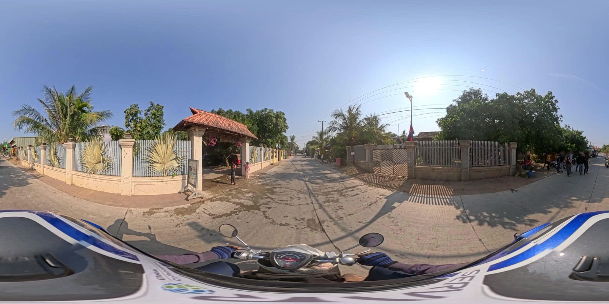 Street view near Le Kroma Villa, Chrang Chamreh Muoy — © vteck (CC BY-SA · Mapillary)