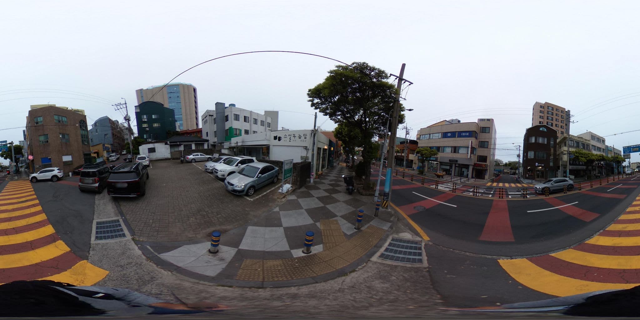 Street view near Greenday Guesthouse, Jeju City — © monotaxism (CC BY-SA · Mapillary)