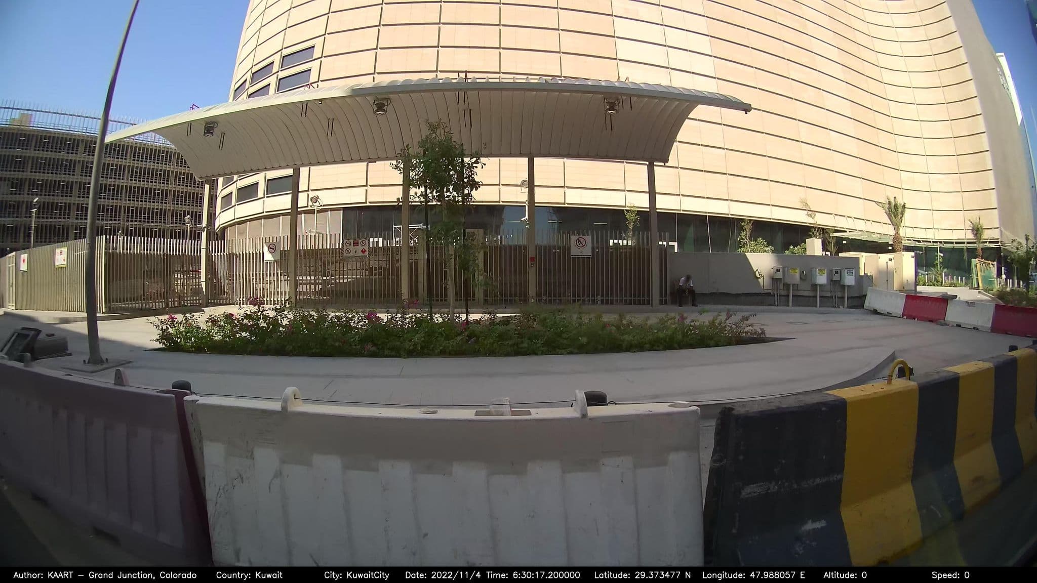 Street view near Marriott Executive Apartments, Al Murqāb — © kaart_2 (CC BY-SA · Mapillary)