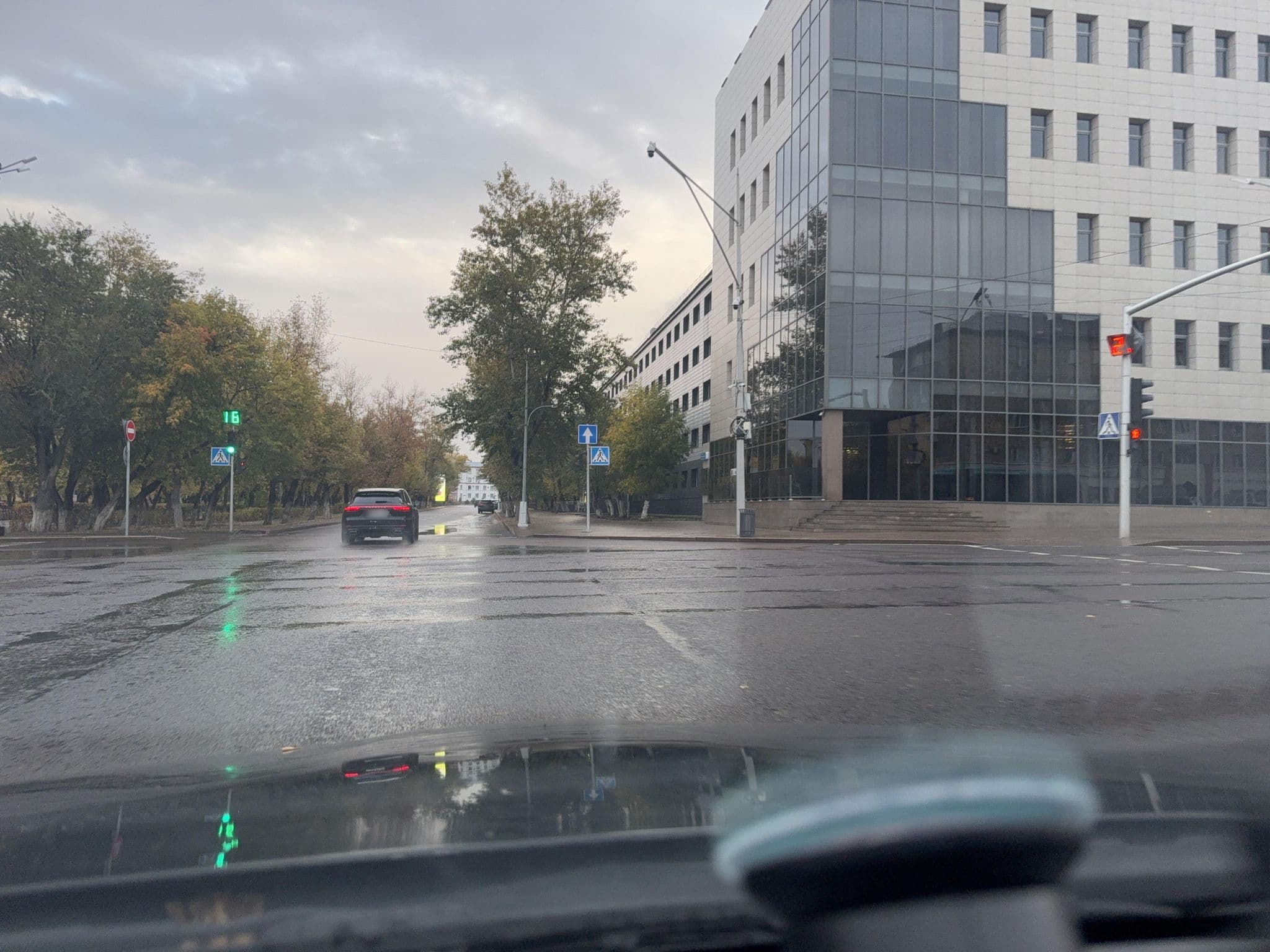 Street view near Отель "SENATOR", Karagandy — © zhasulan (CC BY-SA · Mapillary)