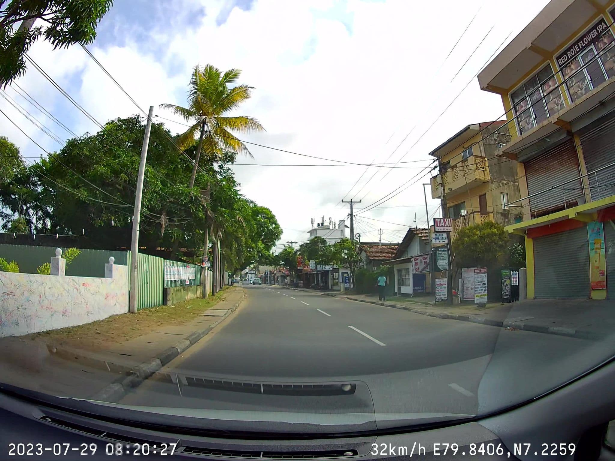 Street view near Rani Inn, Negombo