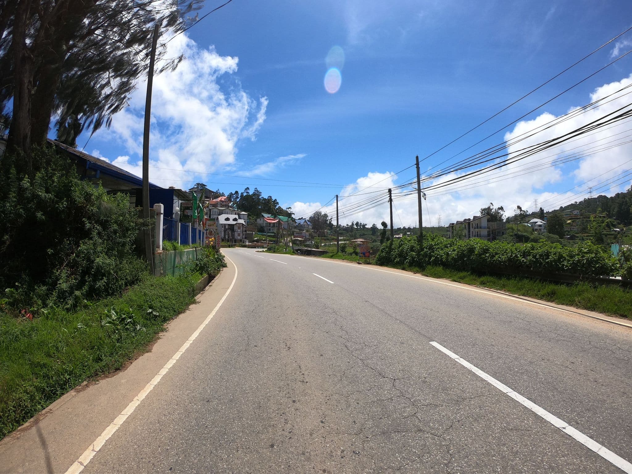 Street view near Shanbe Hotel, Nuwara Eliya