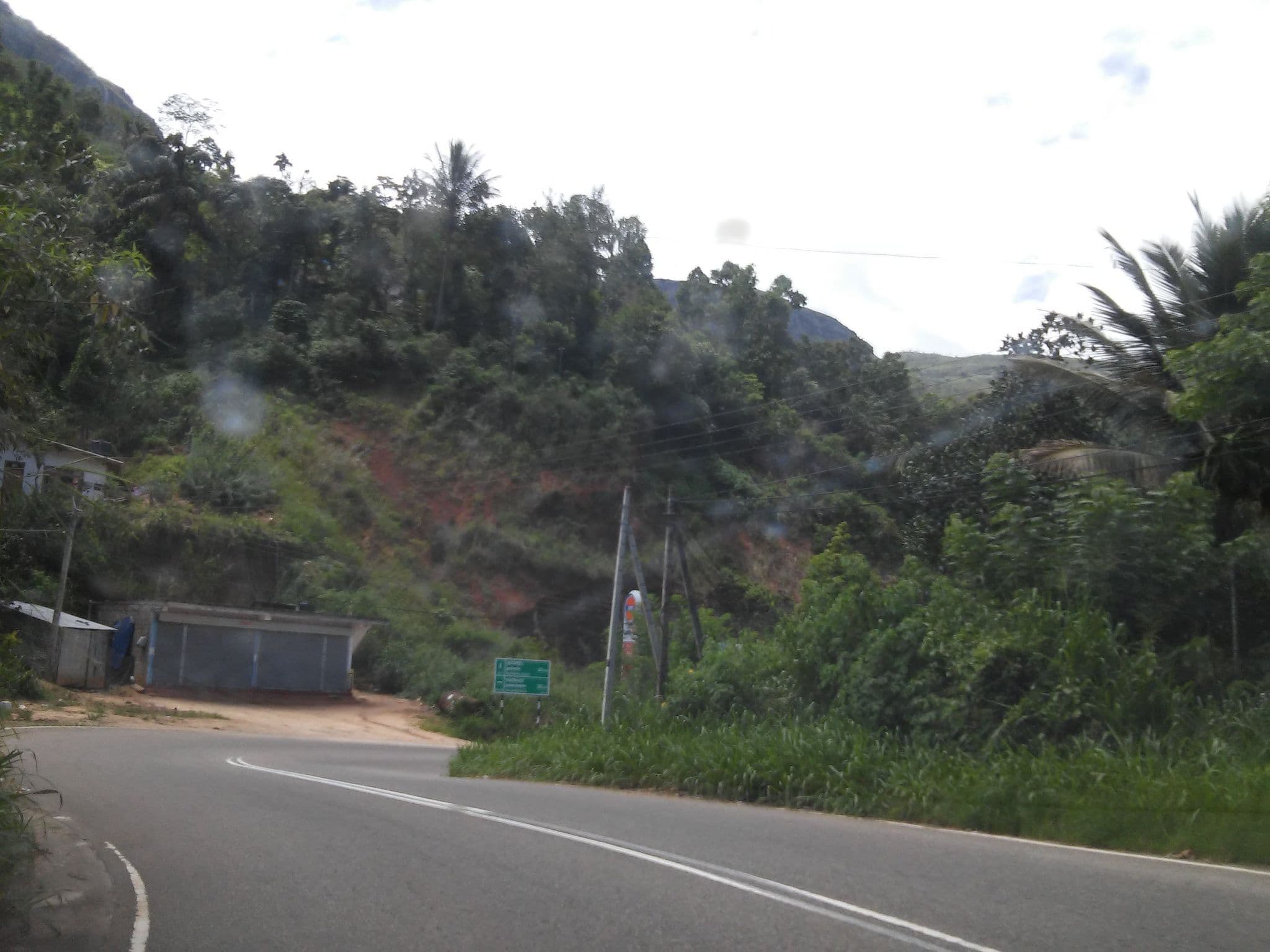 Street view near Ramboda Holiday Inn, Talawakele — © shravan91 (CC BY-SA · Mapillary)