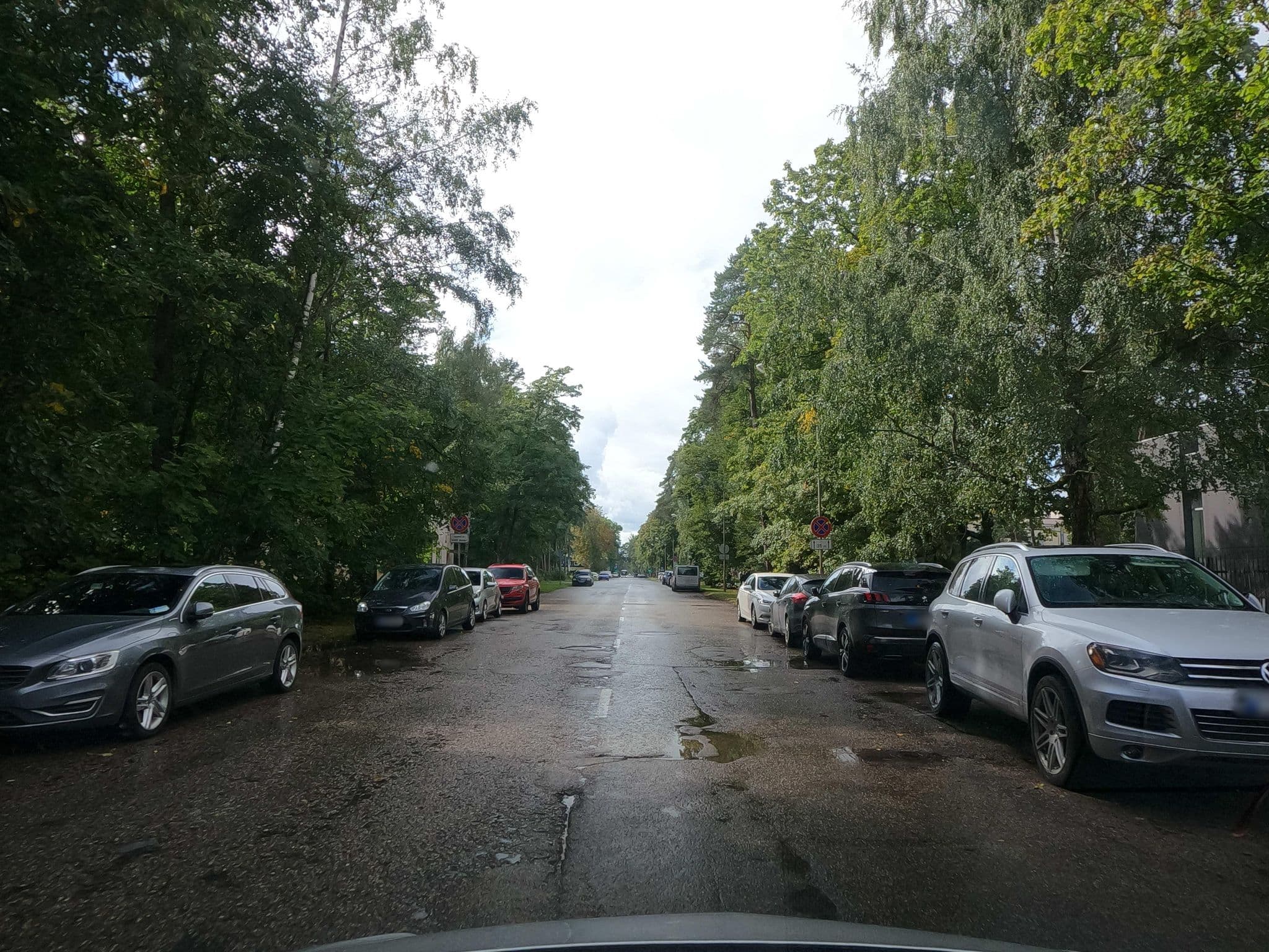 Street view near Los Bomberos, Piņķi — © karlis (CC BY-SA · Mapillary)