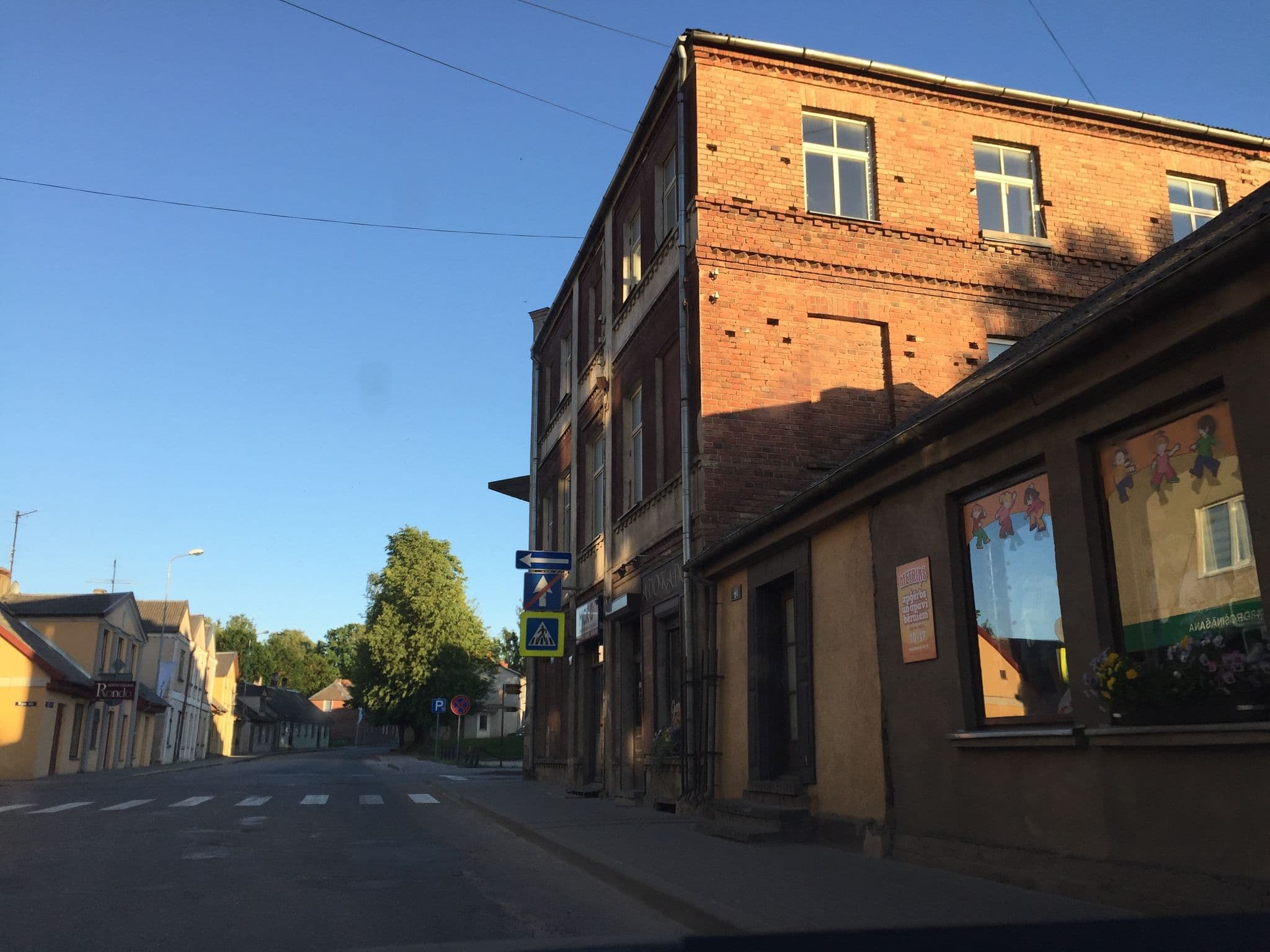 Street view near Stikla pērlītes, Saldus — © richlv (CC BY-SA · Mapillary)