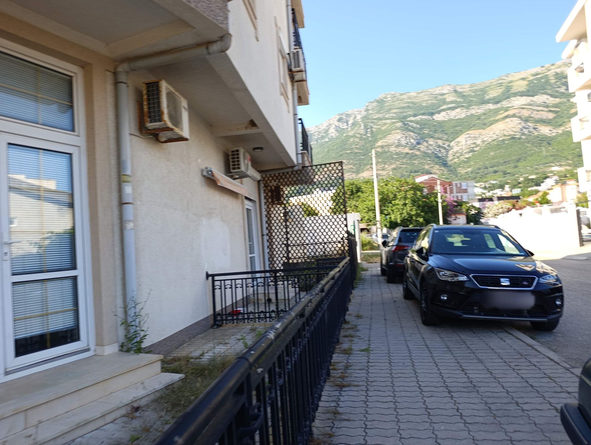 Street view near Apartments Delfinapartmani, Sutomore — © shoorick (CC BY-SA · Mapillary)