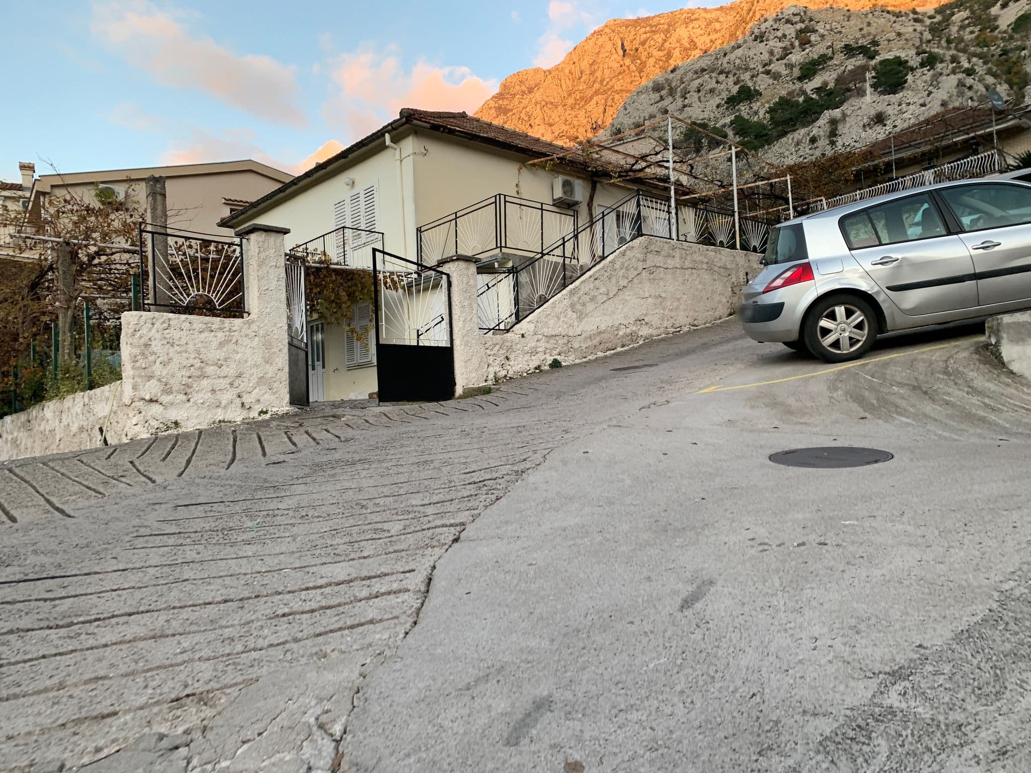 Street view near Apartments Bućin, Kotor — © egorka (CC BY-SA · Mapillary)