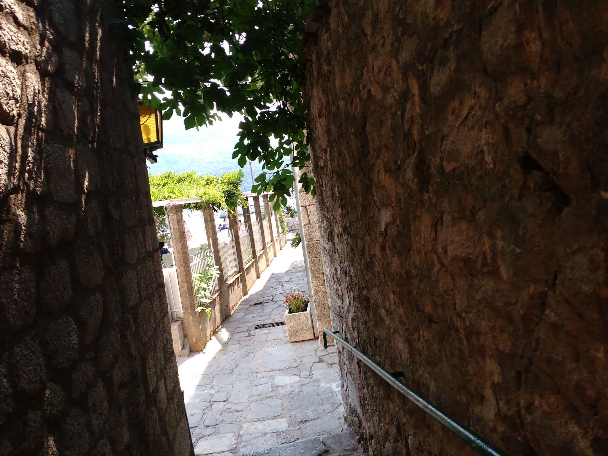 Street view near Admiral, Risan — © tiagofassoni (CC BY-SA · Mapillary)
