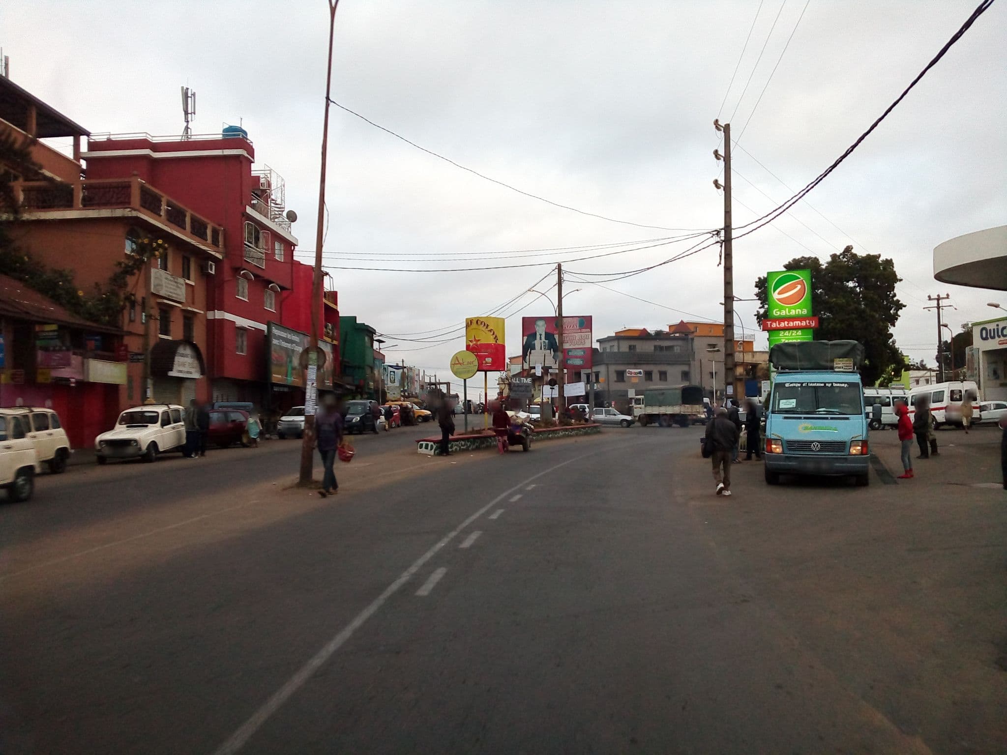 Street view near Le Medicis, Ambohidratrimo — © eric_s (CC BY-SA · Mapillary)