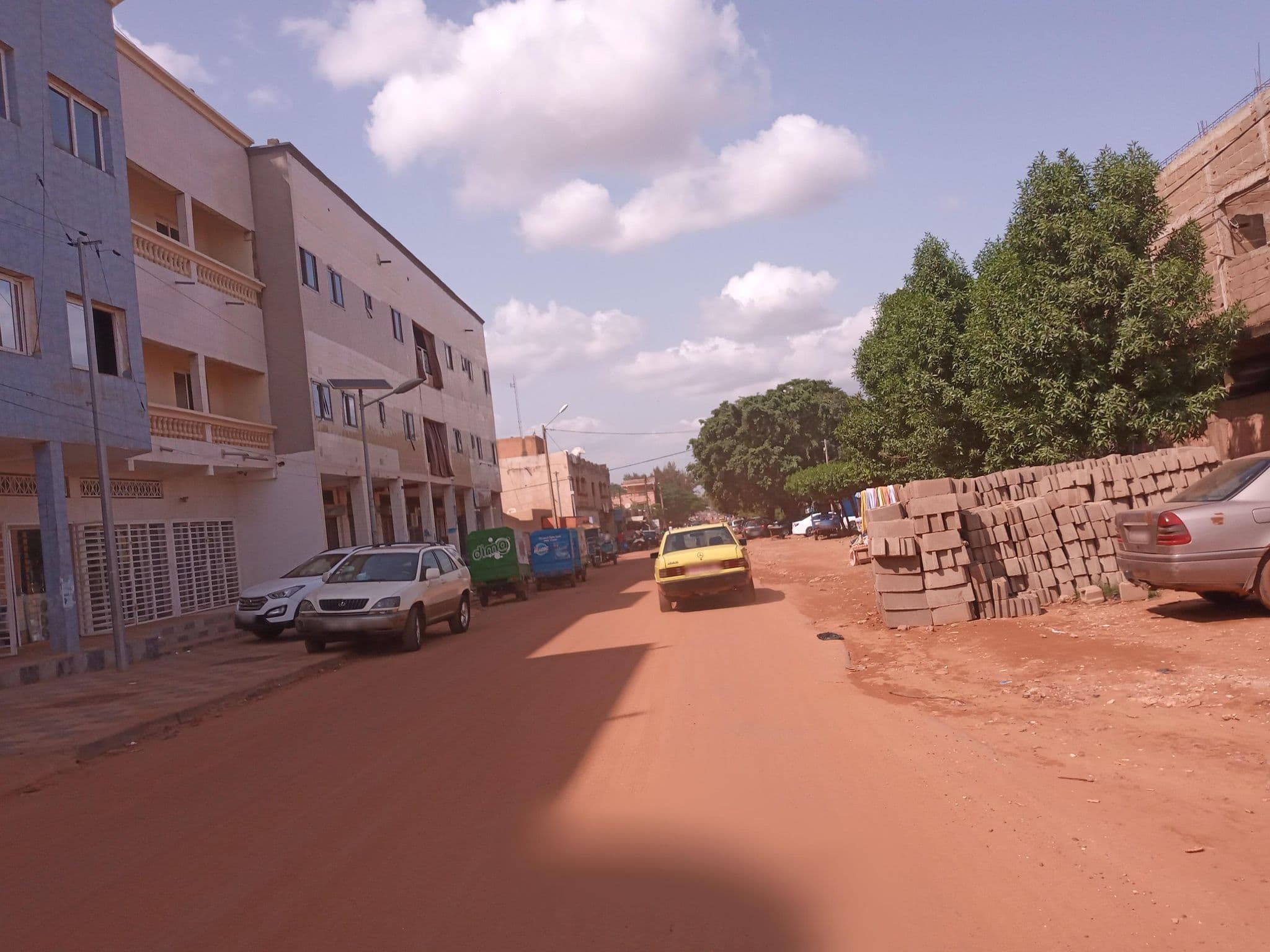 Street view near Famille Ba, Bamako