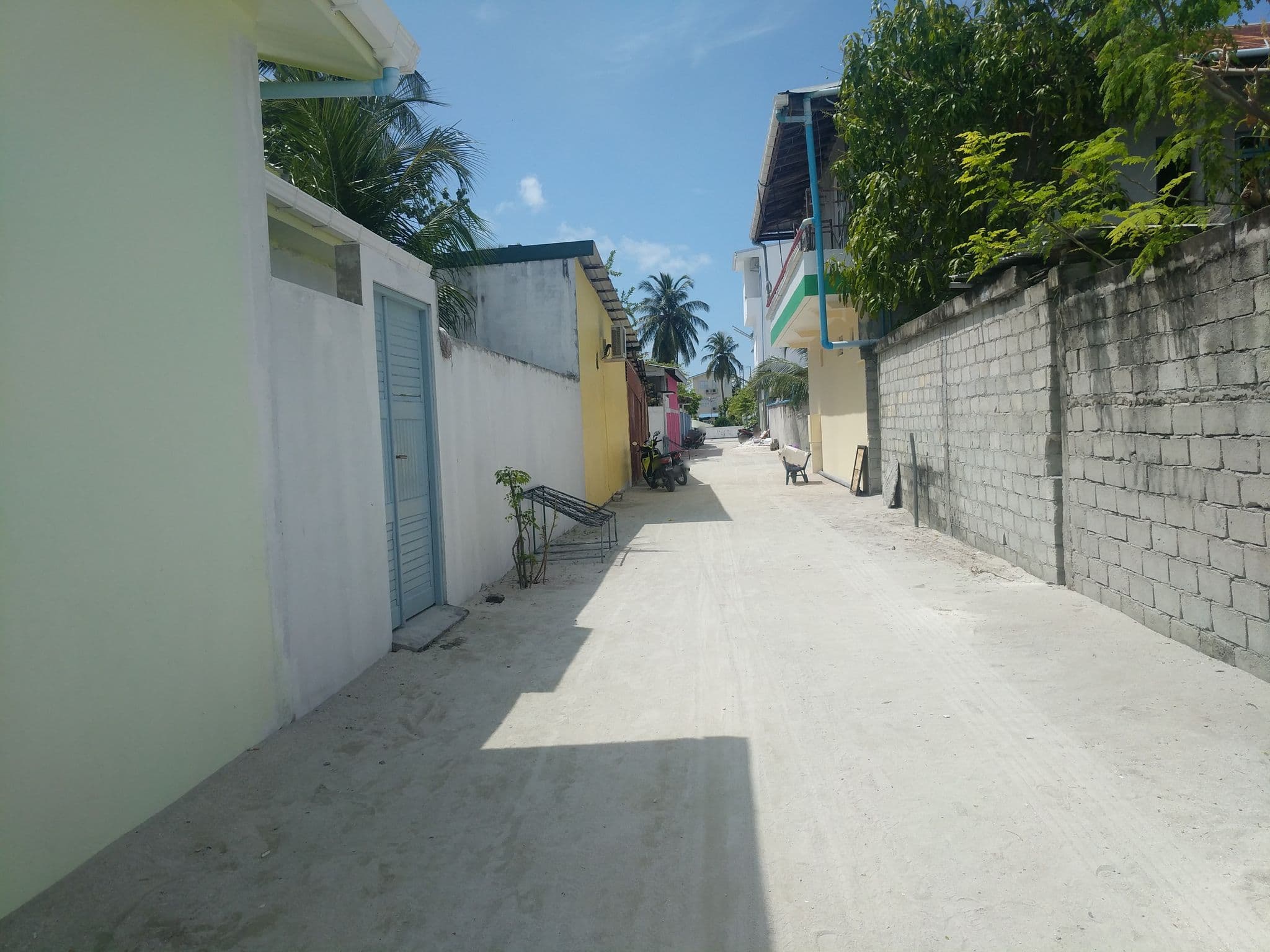 Street view near Dhonveli Guesthouse, Maafushi