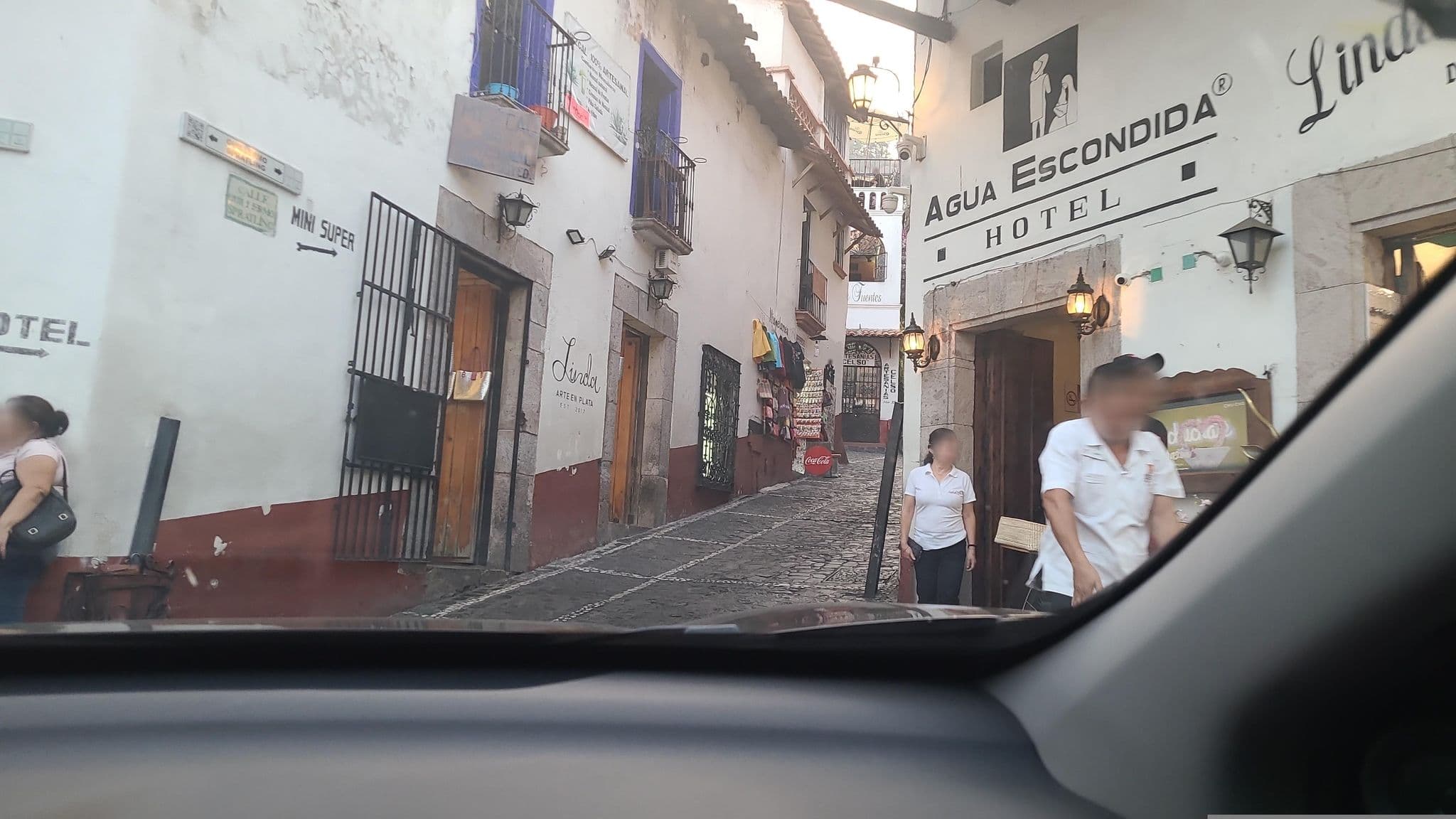 Street view near Agua Escondida, Taxco de Alarcón — © toebee (CC BY-SA · Mapillary)