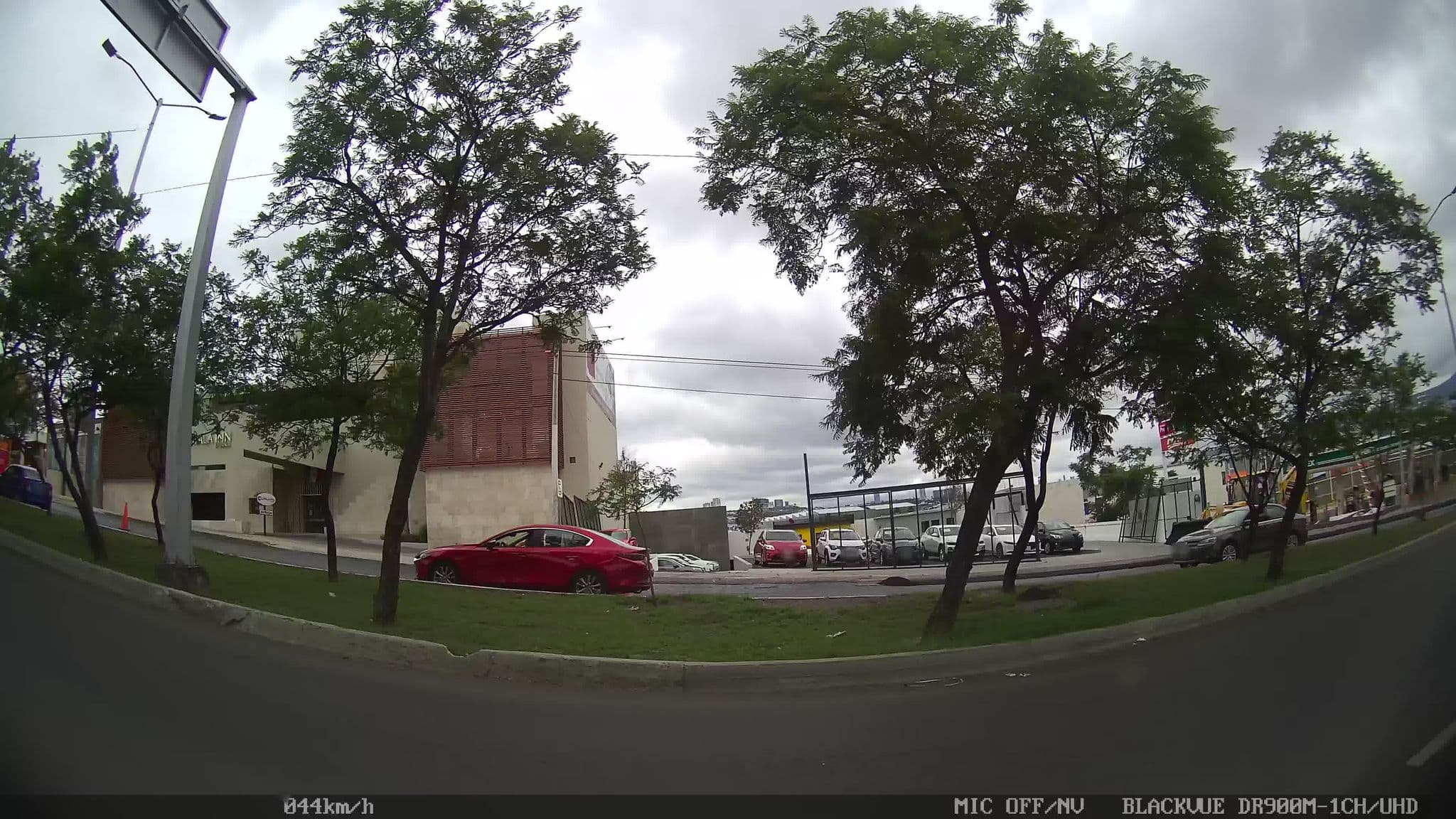 Street view near Cayala Inn, Sergio Villaseñor — © kaart_1 (CC BY-SA · Mapillary)