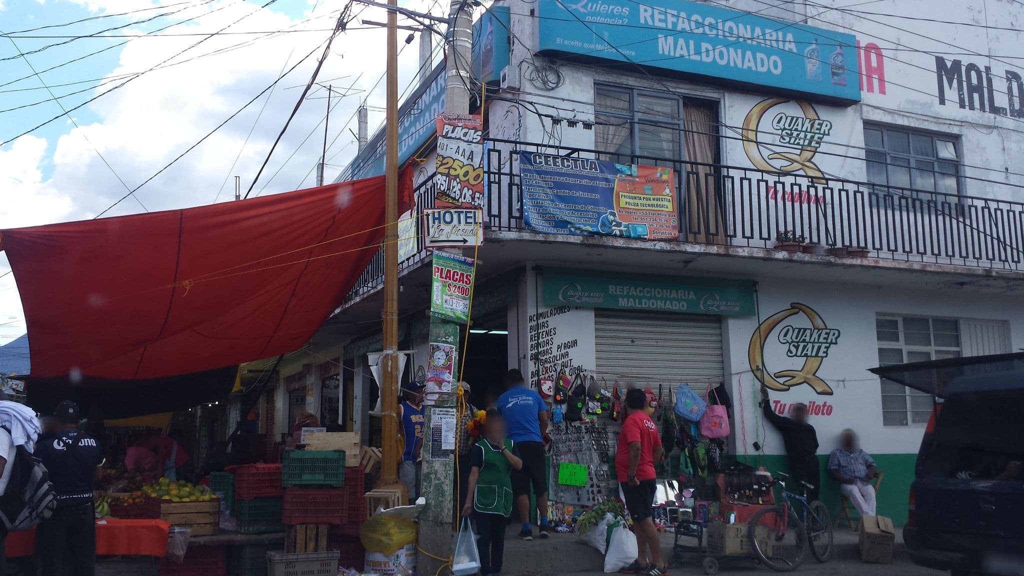 Street view near Hotel La Calenda, Tlacolula de Matamoros — © ccastro (CC BY-SA · Mapillary)