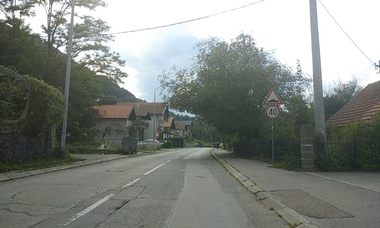 Street view near Motel Alibi, Hiseti — © mladensavic (CC BY-SA · Mapillary)