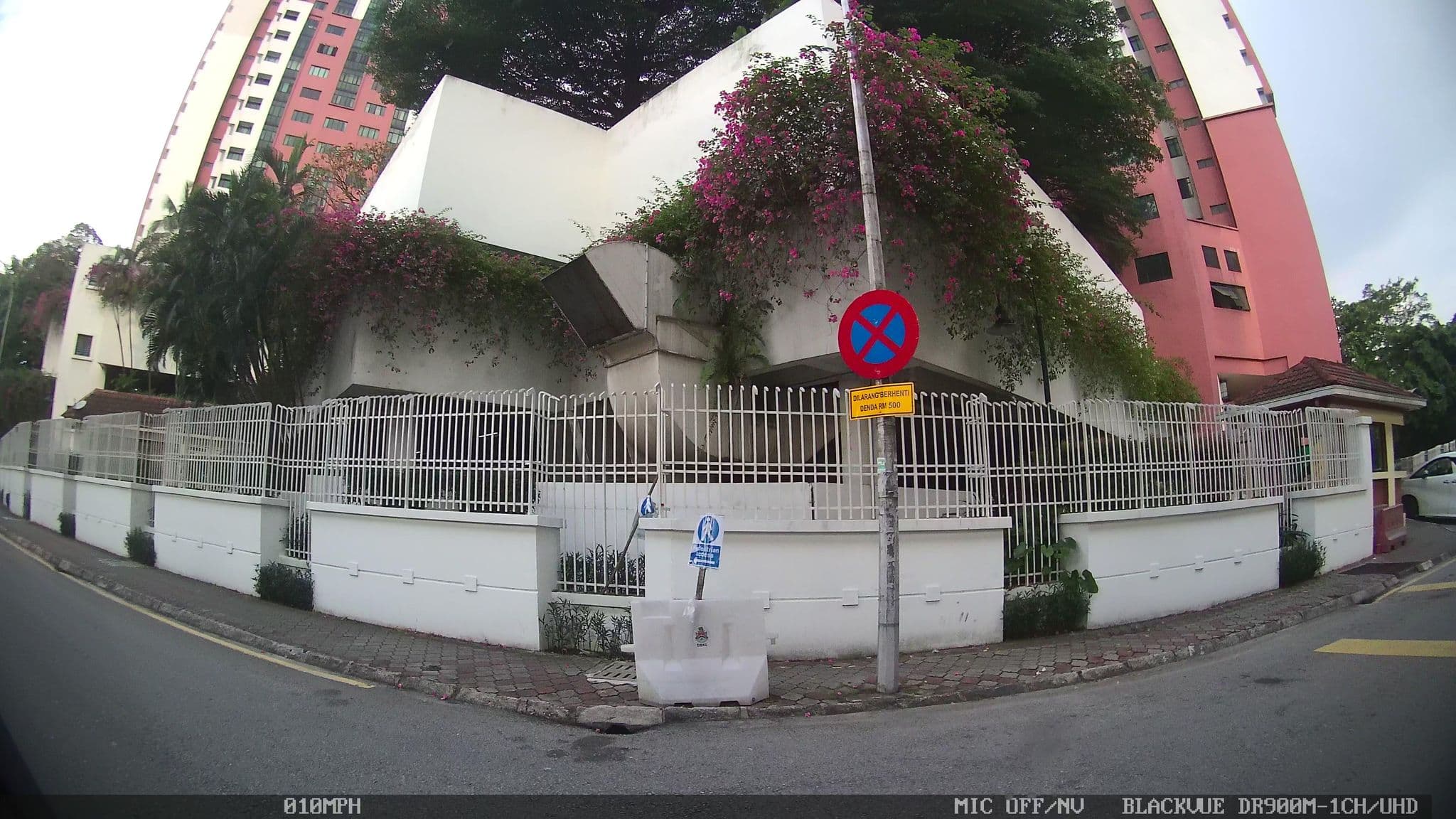Street view near RentNow Apartment Rental, Kampung Baru — © kaart_3 (CC BY-SA · Mapillary)