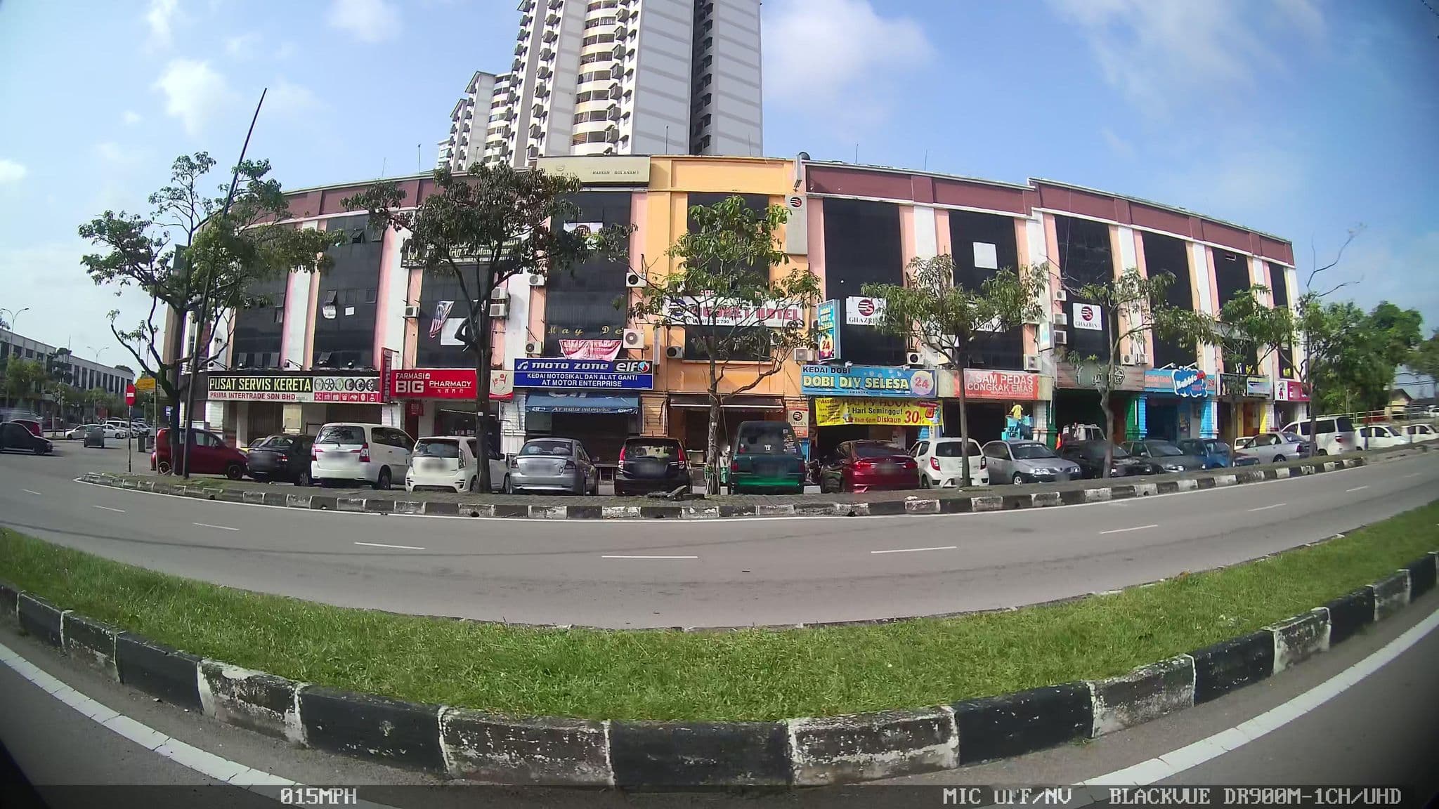 Street view near Ghazrins Budget Hotel, Kampung Larkin Lama — © kaart5 (CC BY-SA · Mapillary)