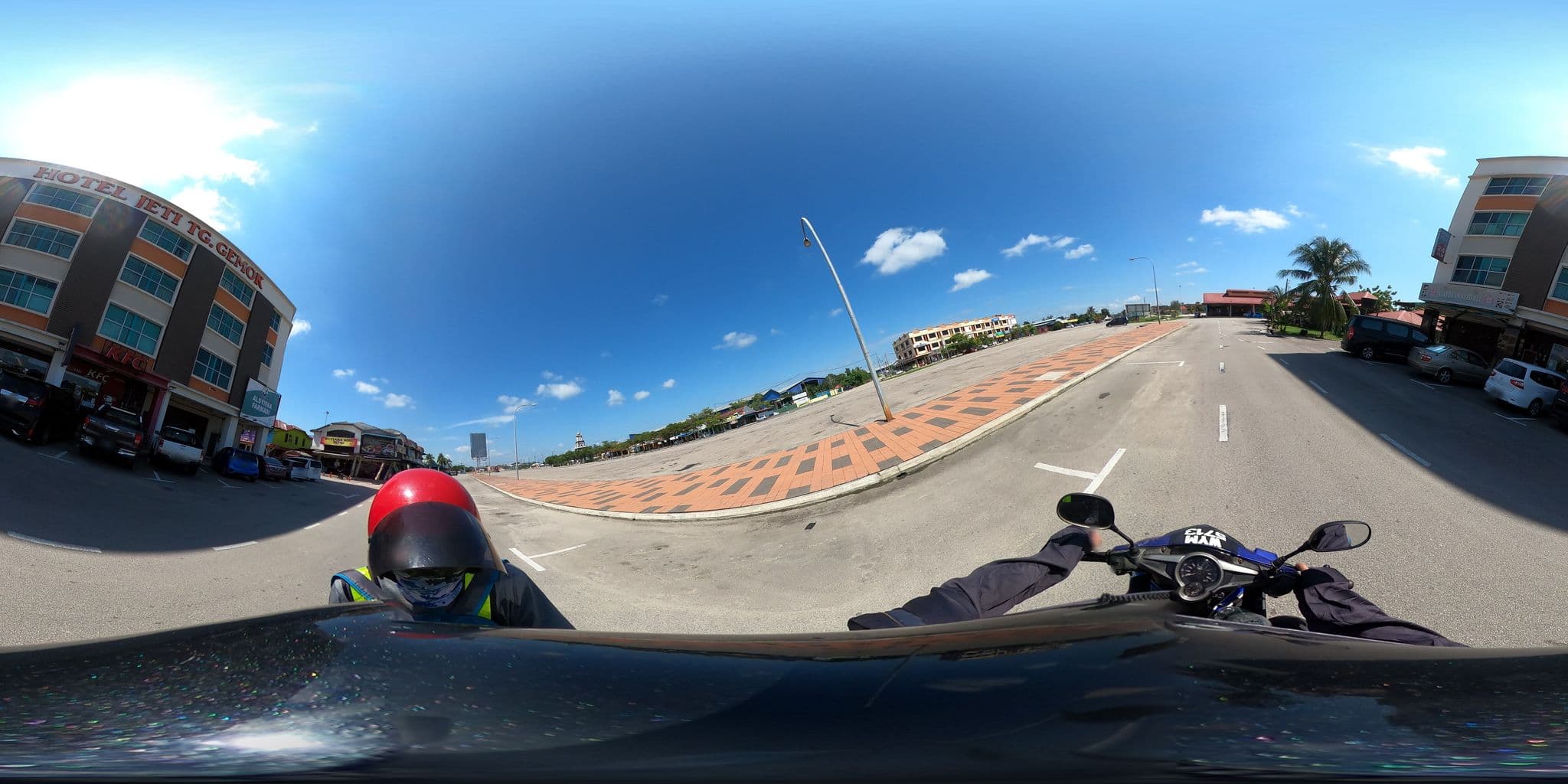 Street view near Hotel Jeti Tg. Gemok, Padang Endau — © yoi (CC BY-SA · Mapillary)