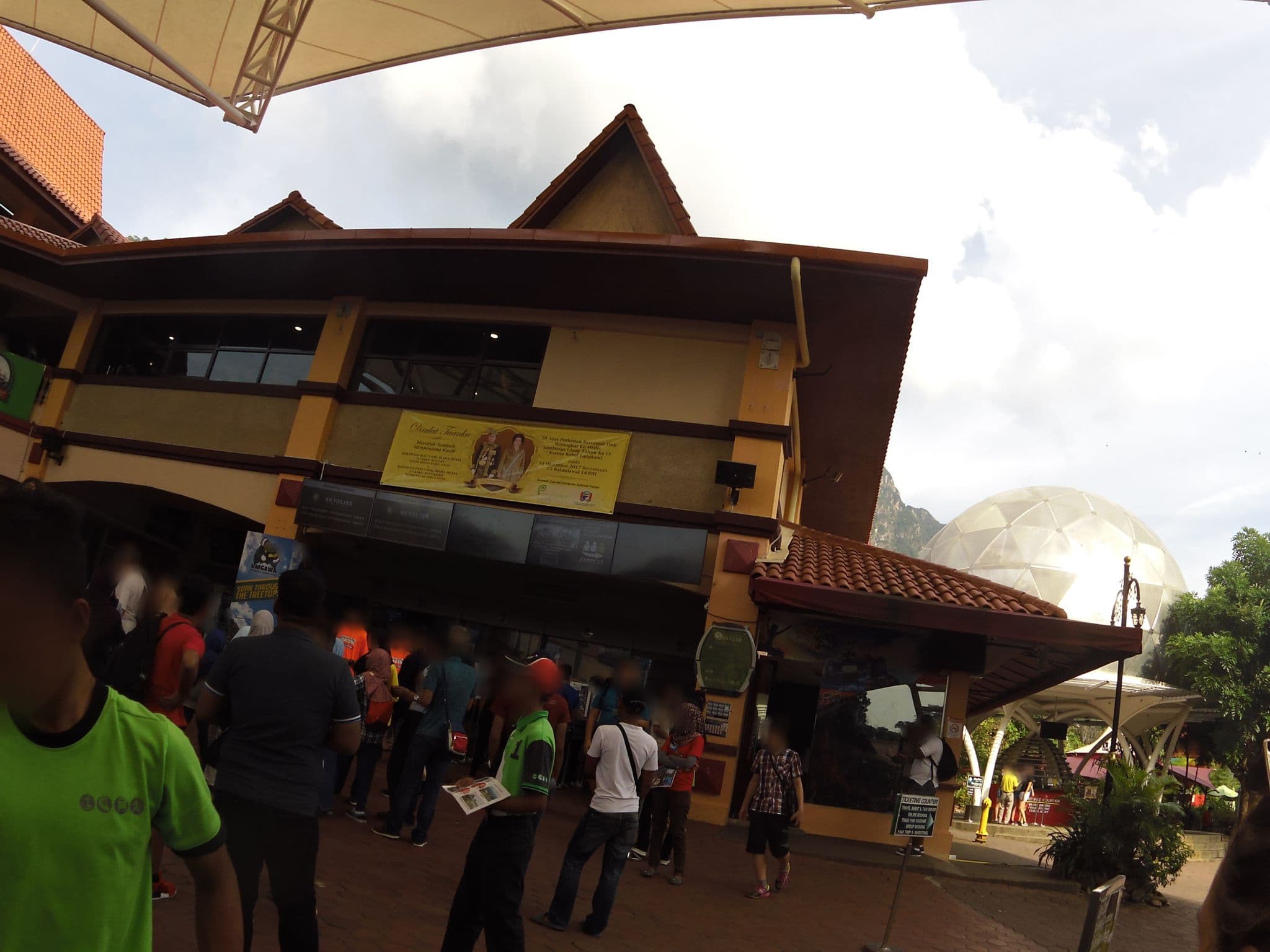 Street view near Geopark Hotel, Kampung Kok — © skillsy (CC BY-SA · Mapillary)