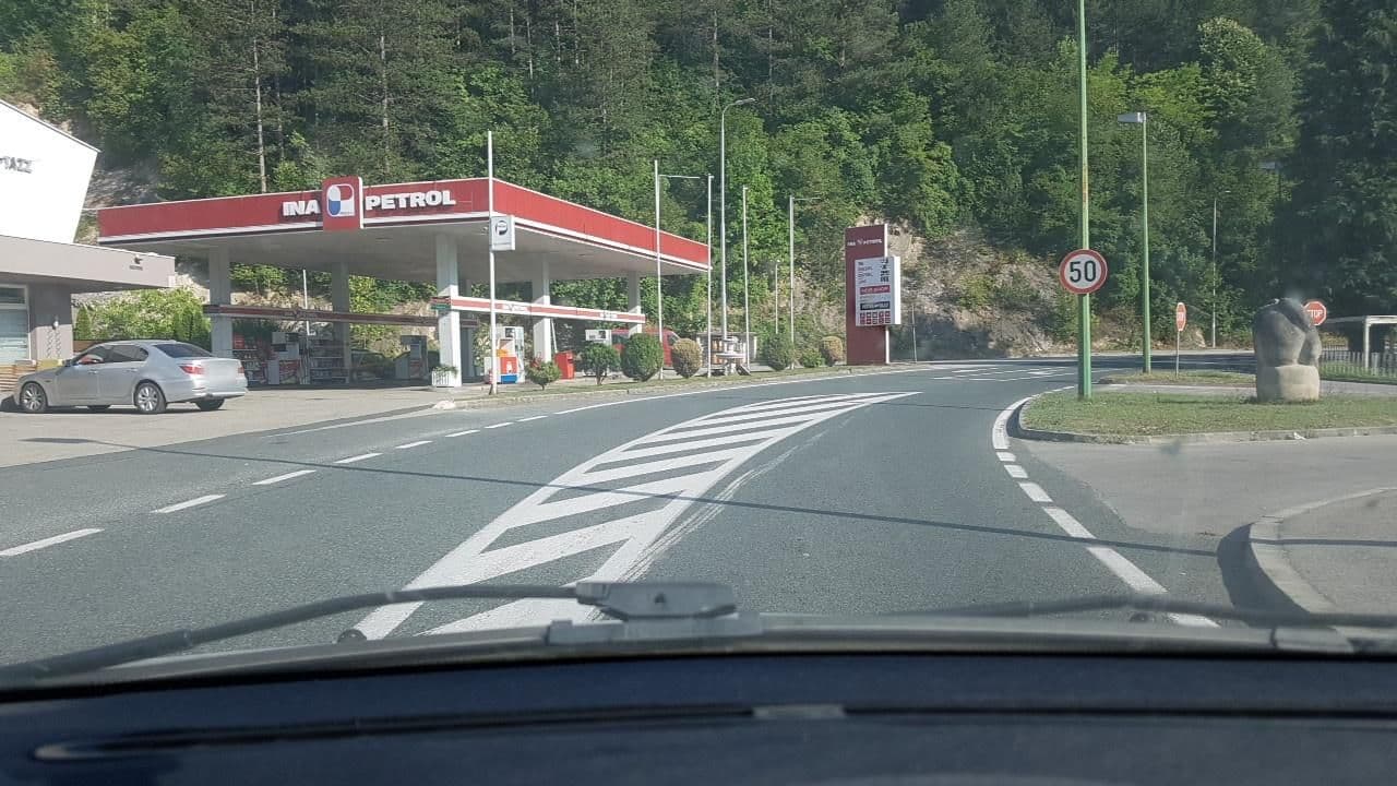 Street view near Hotel Tazz, Ostrožac — © mik007 (CC BY-SA · Mapillary)