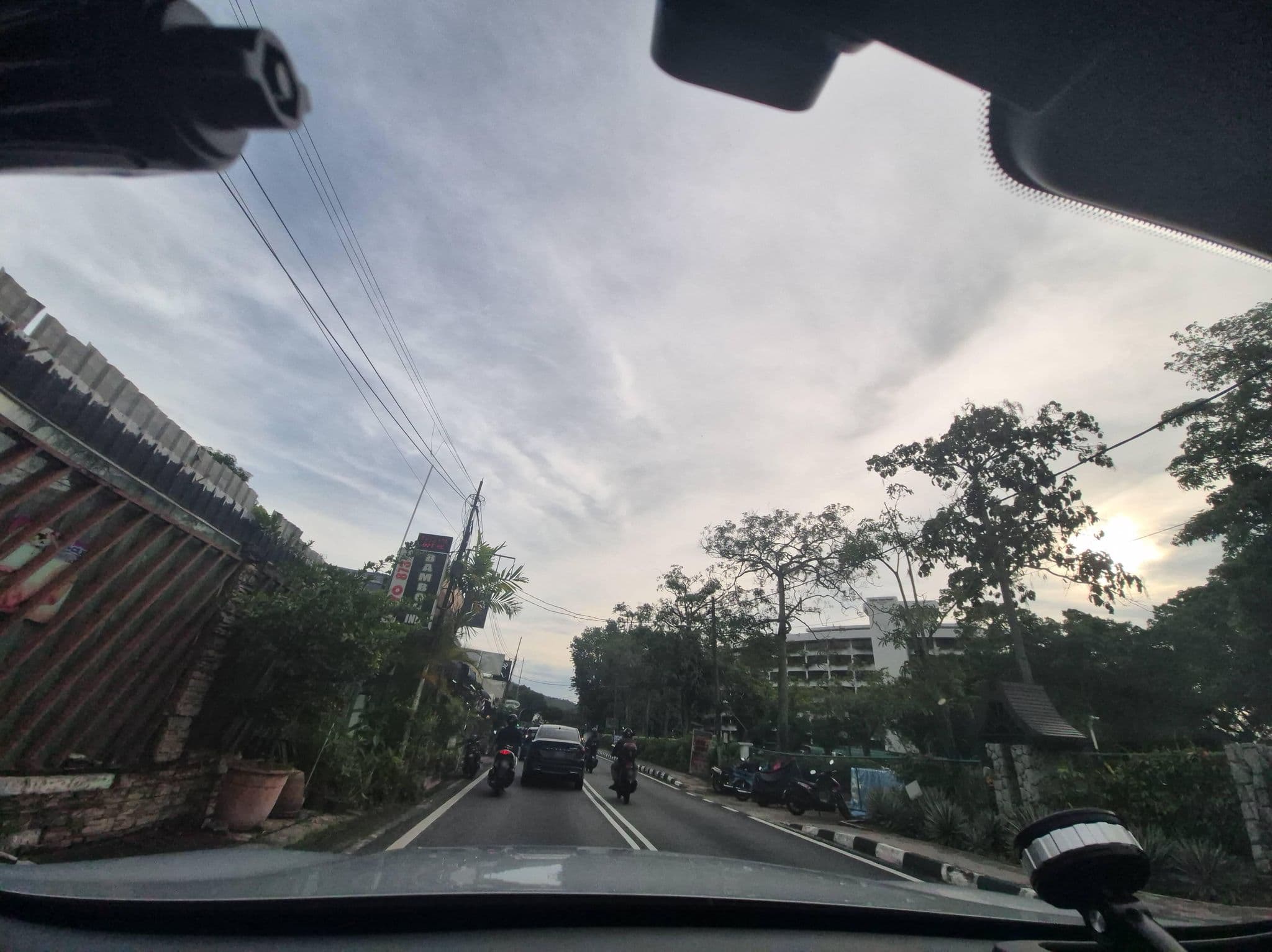 Street view near Rayan Guesthouse, Batu Feringgi — © lin_wang (CC BY-SA · Mapillary)
