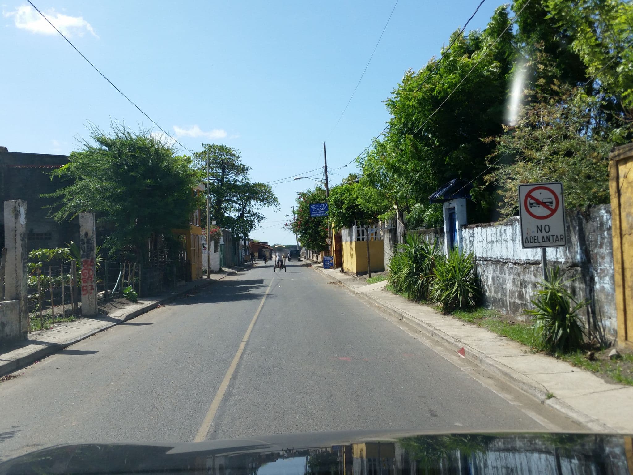 Street view near Mano a Mano Eco Hostal, Poneloya — © jaakkoh (CC BY-SA · Mapillary)