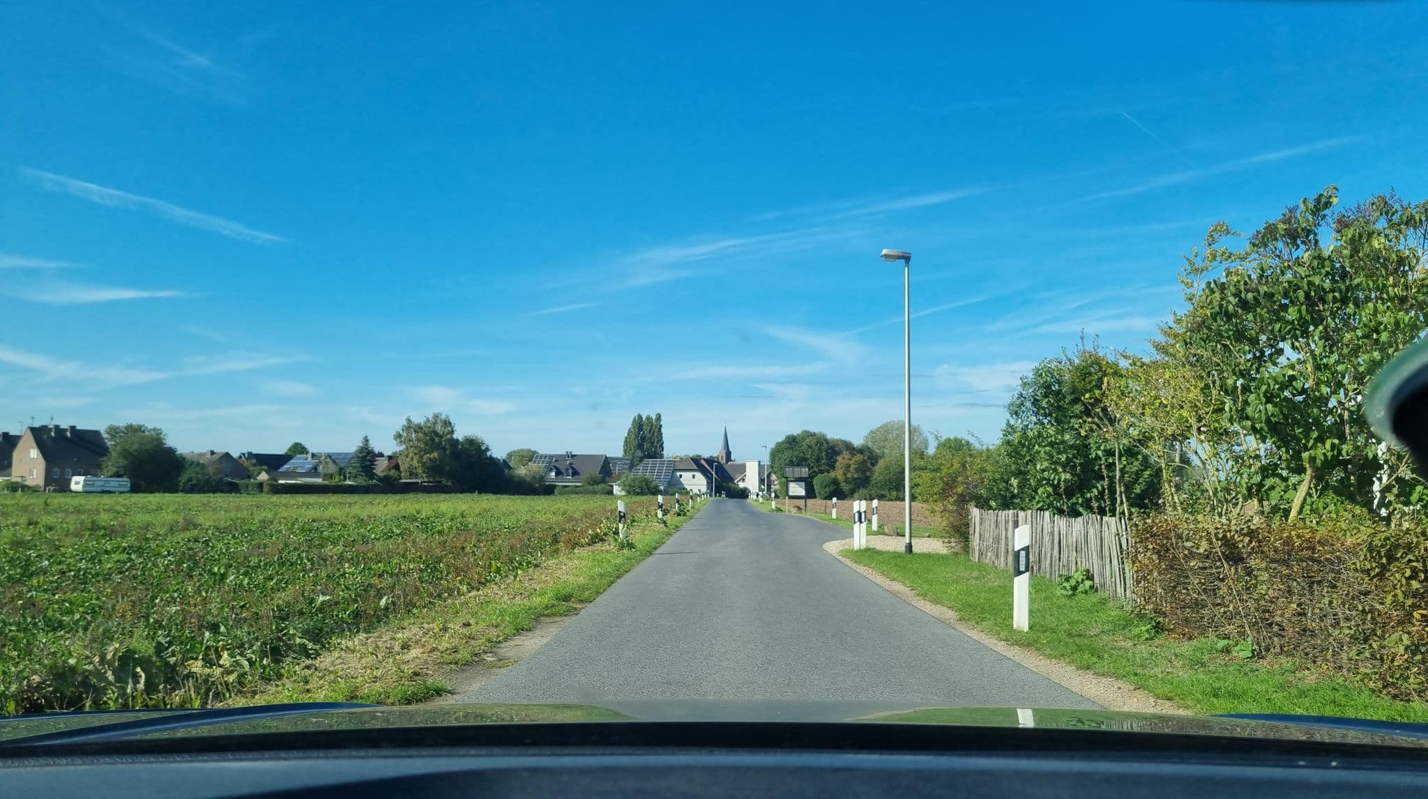 Street view near Privatzimmer Gästehaus "Hasenkath am Deich", Tolkamer — © helfrich (CC BY-SA · Mapillary)