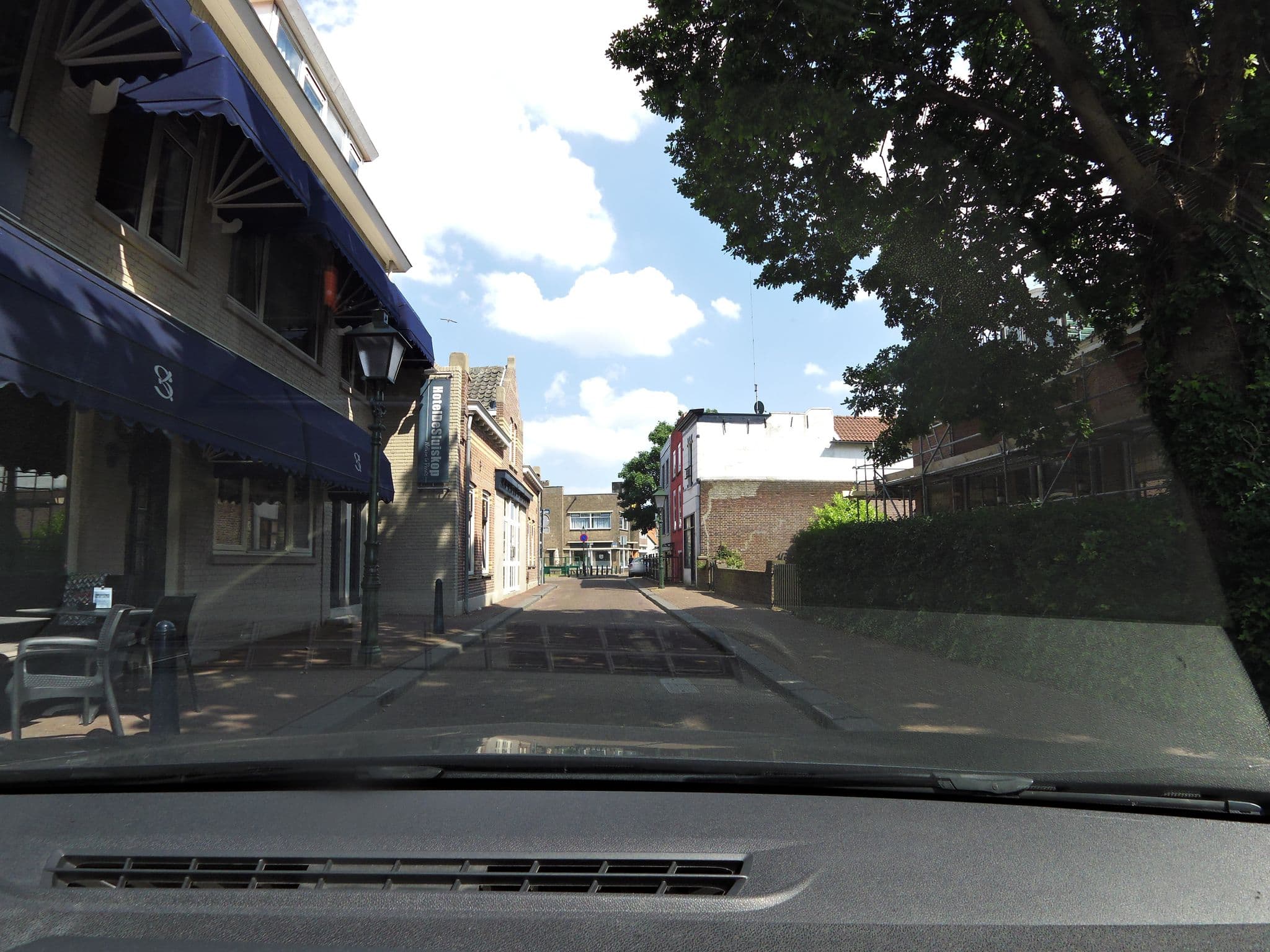 Street view near de Sluiskop, Pernis — © sander_h (CC BY-SA · Mapillary)